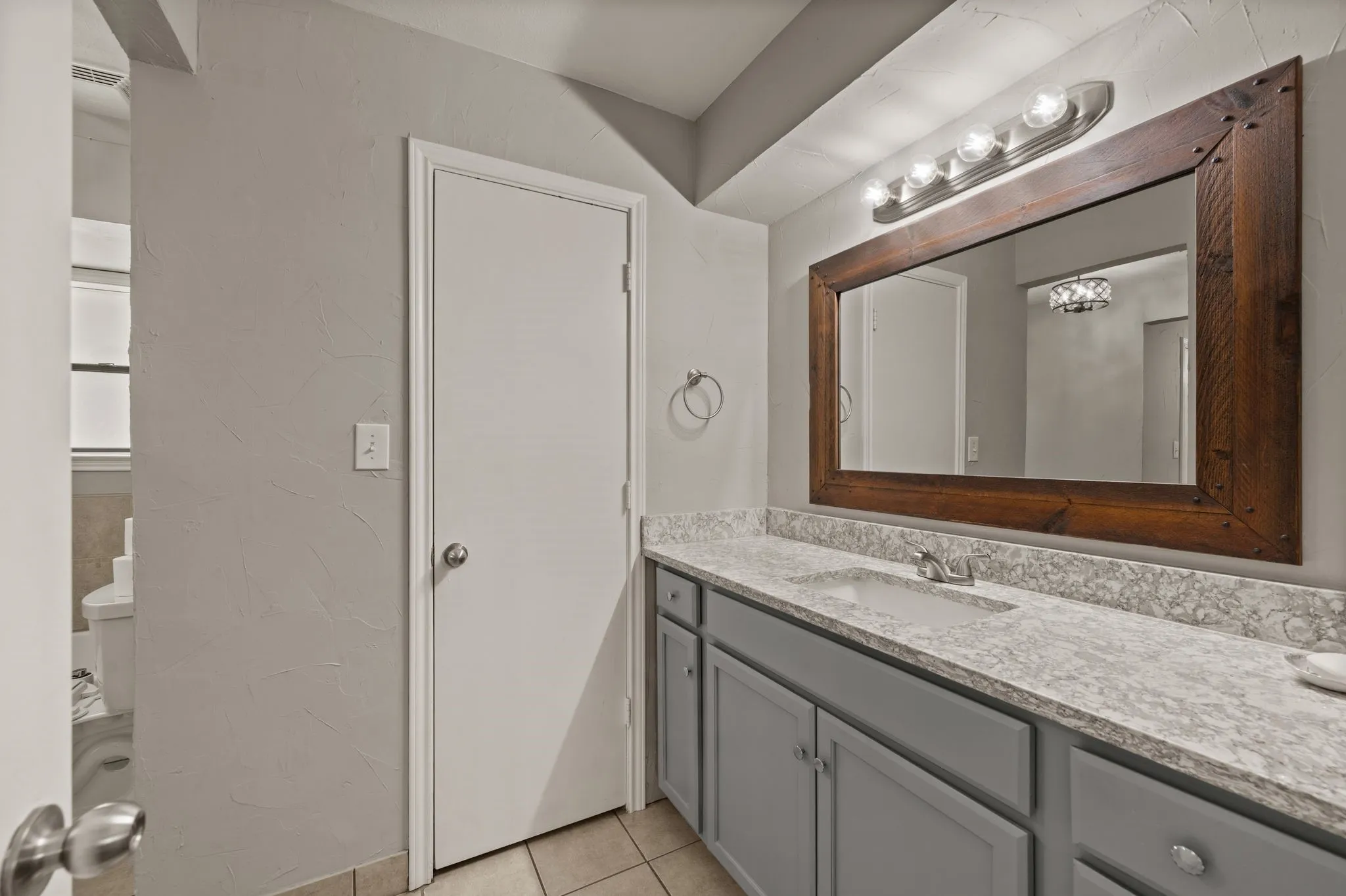 Single Family Residence For Rent in Dallas County , 1305 Tierra Calle, Carrollton, Texas 75006, 3 Bedroom, 2 Bathroom, 2 Garage spaces, 2,073 Sqft, built in 1977, mls#21400792, Real Estate Agent in Carrollton, Homes For Rent in Dallas county, Homes For Rent in Carrollton, Realtor in Carrollton Texas, Real Estate Brokerage Independent Realty Texas, Luminita Cordes Realtor