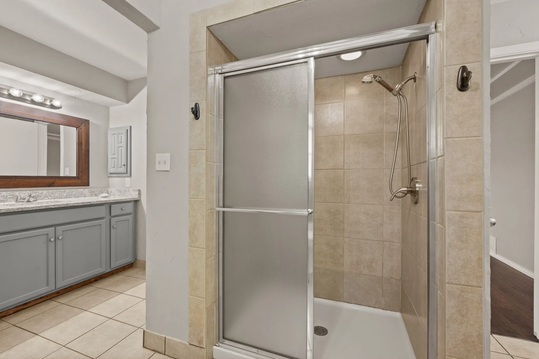 Single Family Residence For Rent in Dallas County , 1305 Tierra Calle, Carrollton, Texas 75006, 3 Bedroom, 2 Bathroom, 2 Garage spaces, 2,073 Sqft, built in 1977, mls#21400792, Real Estate Agent in Carrollton, Homes For Rent in Dallas county, Homes For Rent in Carrollton, Realtor in Carrollton Texas, Real Estate Brokerage Independent Realty Texas, Luminita Cordes Realtor
