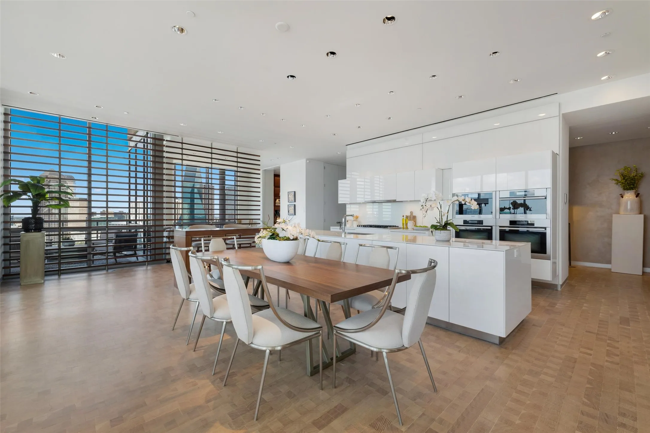 Condominium For Sale in Dallas County , 2200 Victory Avenue 2701, Dallas, Texas 75219, 3 Bedroom, 5 Bathroom, 2 Garage spaces, 4,857 Sqft, built in 2007, mls#21374778, Real Estate Agent in Dallas, Homes For Sale in Dallas county, Homes For Sale in Dallas, Realtor in Dallas Texas, Real Estate Brokerage Independent Realty Texas, Luminita Cordes Realtor