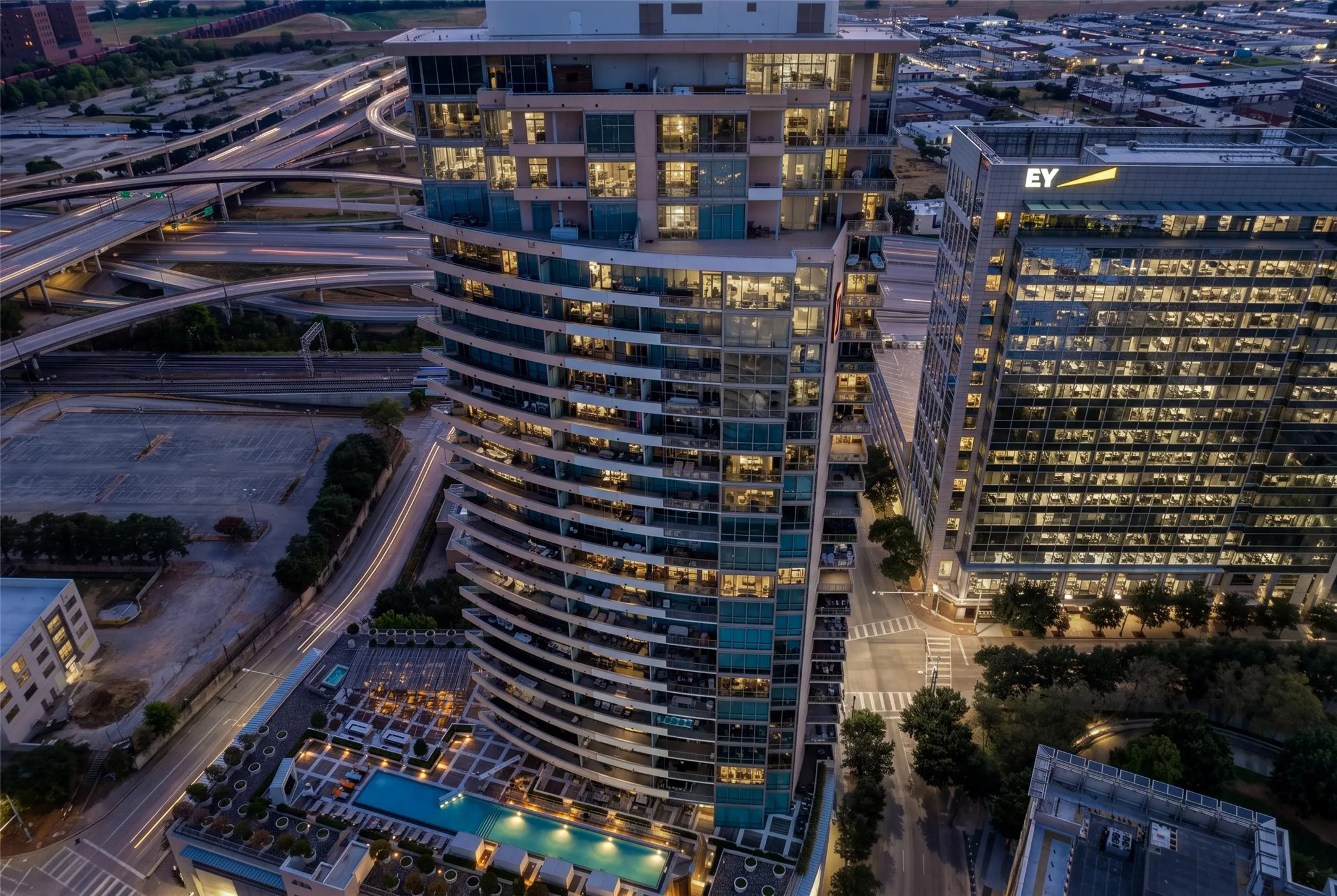 Condominium For Sale in Dallas County , 2200 Victory Avenue 2701, Dallas, Texas 75219, 3 Bedroom, 5 Bathroom, 2 Garage spaces, 4,857 Sqft, built in 2007, mls#21374778, Real Estate Agent in Dallas, Homes For Sale in Dallas county, Homes For Sale in Dallas, Realtor in Dallas Texas, Real Estate Brokerage Independent Realty Texas, Luminita Cordes Realtor