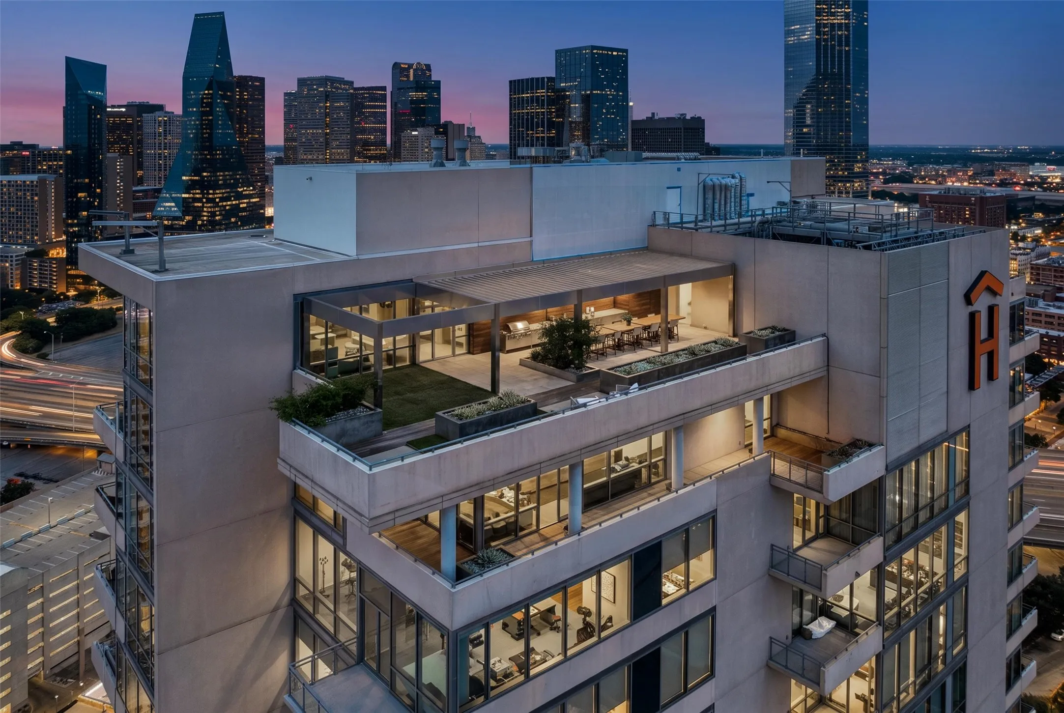 Condominium For Sale in Dallas County , 2200 Victory Avenue 2701, Dallas, Texas 75219, 3 Bedroom, 5 Bathroom, 2 Garage spaces, 4,857 Sqft, built in 2007, mls#21374778, Real Estate Agent in Dallas, Homes For Sale in Dallas county, Homes For Sale in Dallas, Realtor in Dallas Texas, Real Estate Brokerage Independent Realty Texas, Luminita Cordes Realtor