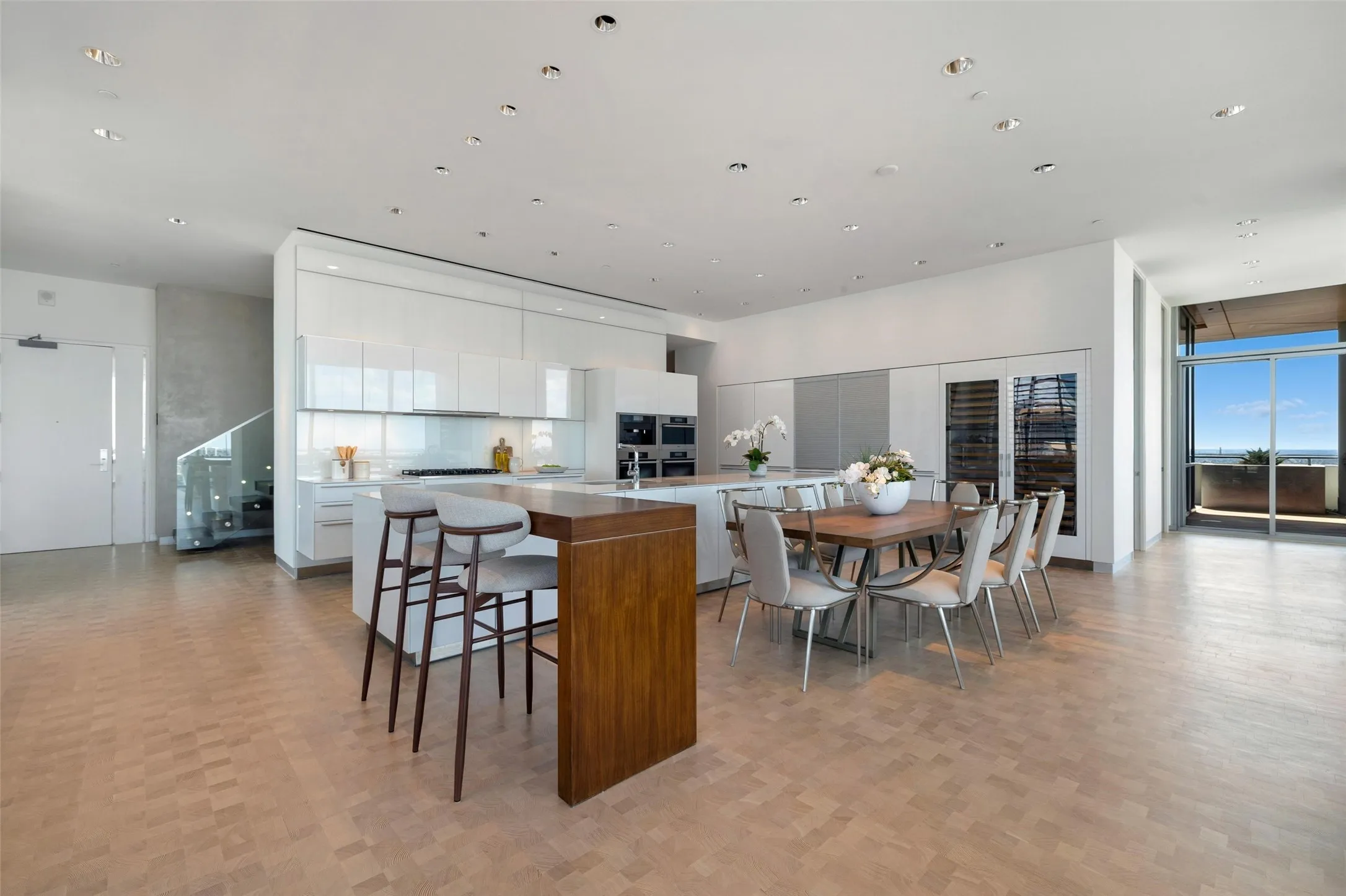 Condominium For Sale in Dallas County , 2200 Victory Avenue 2701, Dallas, Texas 75219, 3 Bedroom, 5 Bathroom, 2 Garage spaces, 4,857 Sqft, built in 2007, mls#21374778, Real Estate Agent in Dallas, Homes For Sale in Dallas county, Homes For Sale in Dallas, Realtor in Dallas Texas, Real Estate Brokerage Independent Realty Texas, Luminita Cordes Realtor