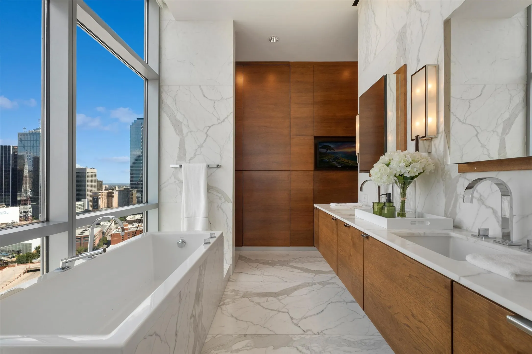Condominium For Sale in Dallas County , 2200 Victory Avenue 2701, Dallas, Texas 75219, 3 Bedroom, 5 Bathroom, 2 Garage spaces, 4,857 Sqft, built in 2007, mls#21374778, Real Estate Agent in Dallas, Homes For Sale in Dallas county, Homes For Sale in Dallas, Realtor in Dallas Texas, Real Estate Brokerage Independent Realty Texas, Luminita Cordes Realtor
