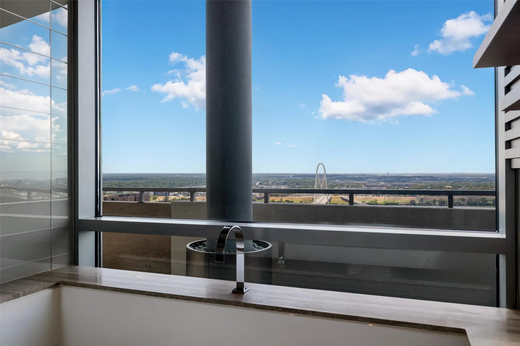 Condominium For Sale in Dallas County , 2200 Victory Avenue 2701, Dallas, Texas 75219, 3 Bedroom, 5 Bathroom, 2 Garage spaces, 4,857 Sqft, built in 2007, mls#21374778, Real Estate Agent in Dallas, Homes For Sale in Dallas county, Homes For Sale in Dallas, Realtor in Dallas Texas, Real Estate Brokerage Independent Realty Texas, Luminita Cordes Realtor