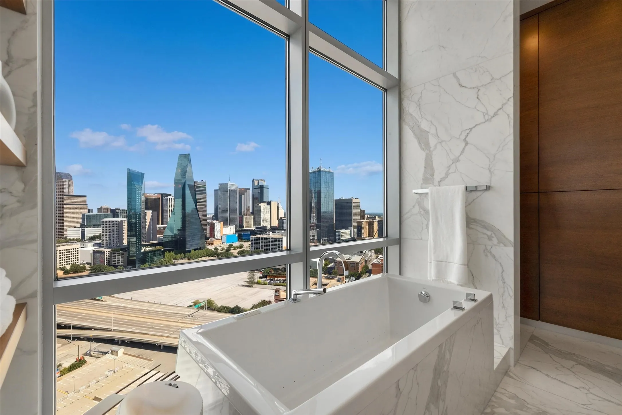 Condominium For Sale in Dallas County , 2200 Victory Avenue 2701, Dallas, Texas 75219, 3 Bedroom, 5 Bathroom, 2 Garage spaces, 4,857 Sqft, built in 2007, mls#21374778, Real Estate Agent in Dallas, Homes For Sale in Dallas county, Homes For Sale in Dallas, Realtor in Dallas Texas, Real Estate Brokerage Independent Realty Texas, Luminita Cordes Realtor