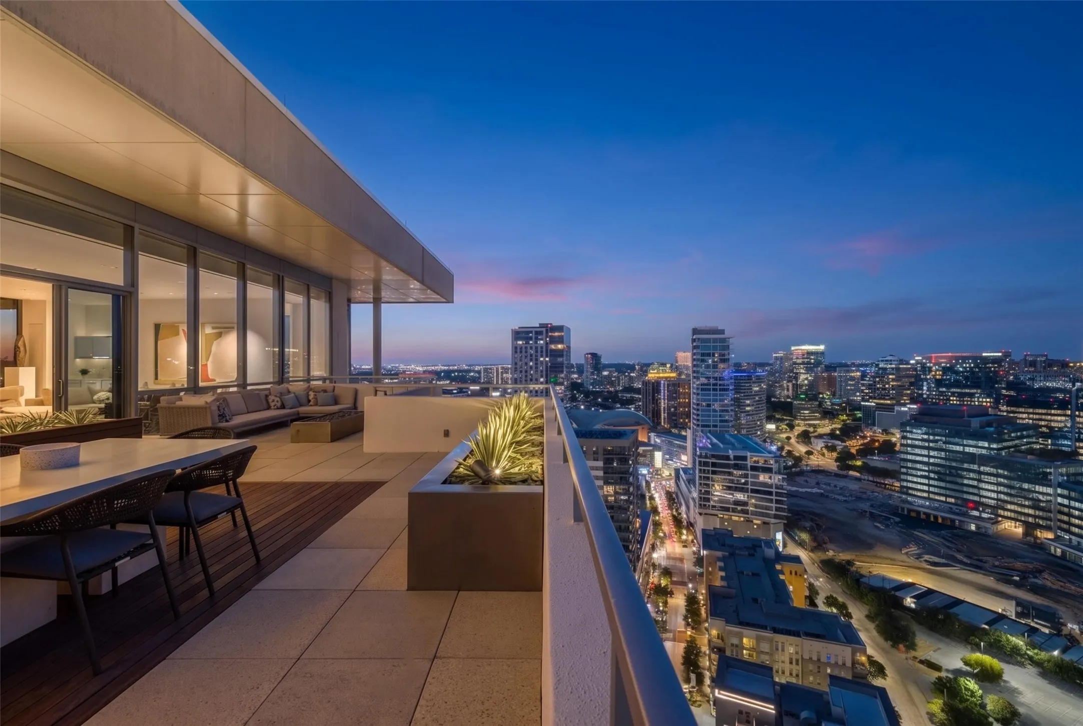 Condominium For Sale in Dallas County , 2200 Victory Avenue 2701, Dallas, Texas 75219, 3 Bedroom, 5 Bathroom, 2 Garage spaces, 4,857 Sqft, built in 2007, mls#21374778, Real Estate Agent in Dallas, Homes For Sale in Dallas county, Homes For Sale in Dallas, Realtor in Dallas Texas, Real Estate Brokerage Independent Realty Texas, Luminita Cordes Realtor