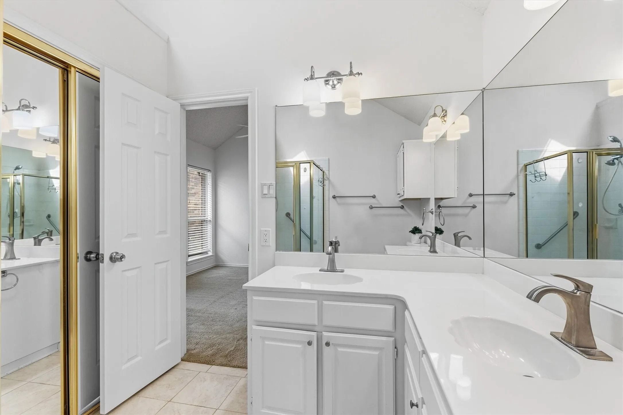 Single Family Residence For Sale in Denton County , 2031 Greenview Drive A, Carrollton, Texas 75010, 3 Bedroom, 2 Bathroom, 2 Garage spaces, 1,351 Sqft, built in 1991, mls#21398004, Real Estate Agent in Carrollton, Homes For Sale in Denton county, Homes For Sale in Carrollton, Realtor in Carrollton Texas, Real Estate Brokerage Independent Realty Texas, Luminita Cordes Realtor