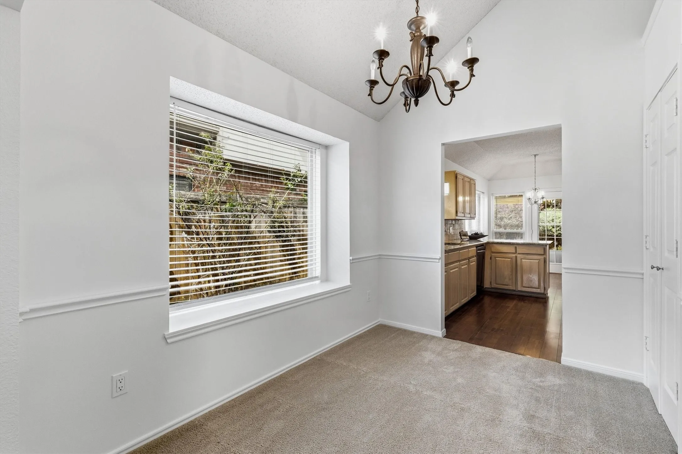 Single Family Residence For Sale in Denton County , 2031 Greenview Drive A, Carrollton, Texas 75010, 3 Bedroom, 2 Bathroom, 2 Garage spaces, 1,351 Sqft, built in 1991, mls#21398004, Real Estate Agent in Carrollton, Homes For Sale in Denton county, Homes For Sale in Carrollton, Realtor in Carrollton Texas, Real Estate Brokerage Independent Realty Texas, Luminita Cordes Realtor