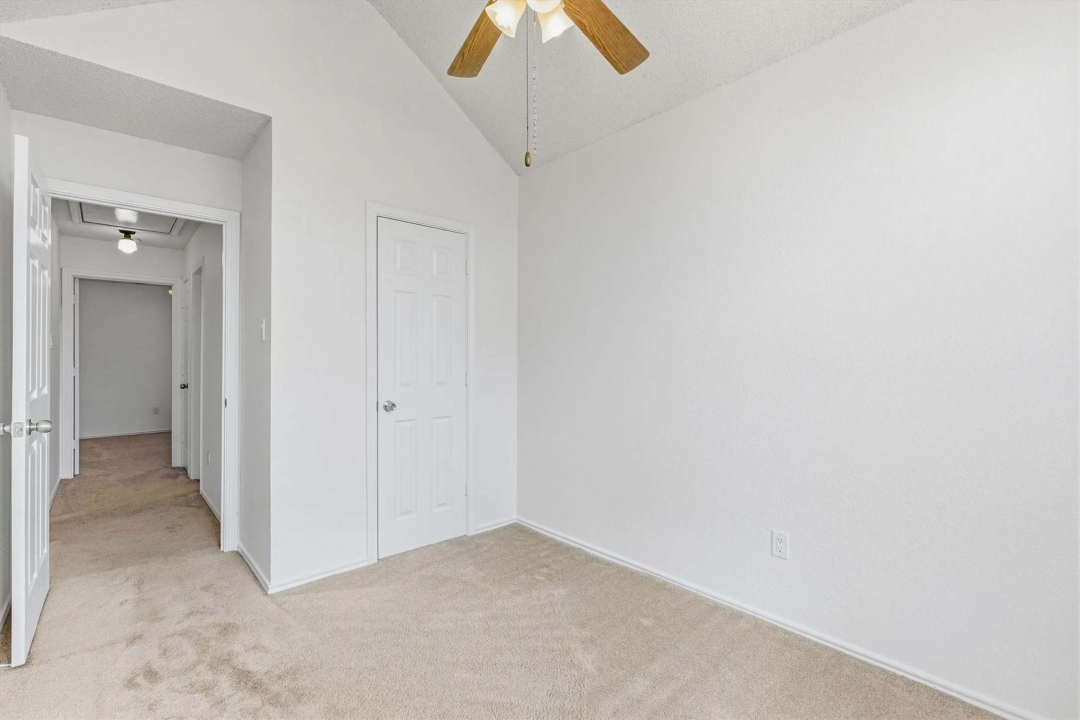 Single Family Residence For Sale in Denton County , 2031 Greenview Drive A, Carrollton, Texas 75010, 3 Bedroom, 2 Bathroom, 2 Garage spaces, 1,351 Sqft, built in 1991, mls#21398004, Real Estate Agent in Carrollton, Homes For Sale in Denton county, Homes For Sale in Carrollton, Realtor in Carrollton Texas, Real Estate Brokerage Independent Realty Texas, Luminita Cordes Realtor