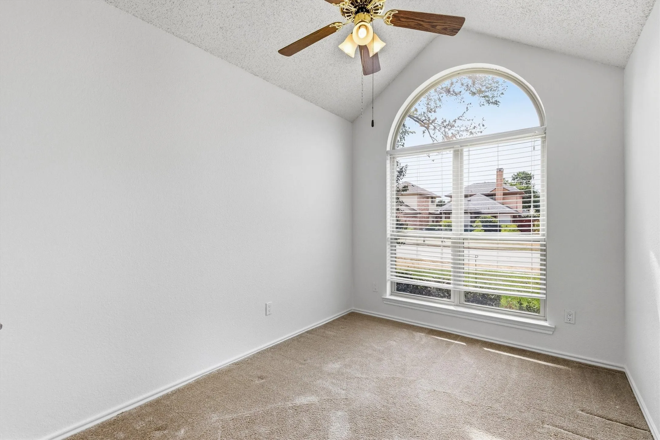 Single Family Residence For Sale in Denton County , 2031 Greenview Drive A, Carrollton, Texas 75010, 3 Bedroom, 2 Bathroom, 2 Garage spaces, 1,351 Sqft, built in 1991, mls#21398004, Real Estate Agent in Carrollton, Homes For Sale in Denton county, Homes For Sale in Carrollton, Realtor in Carrollton Texas, Real Estate Brokerage Independent Realty Texas, Luminita Cordes Realtor