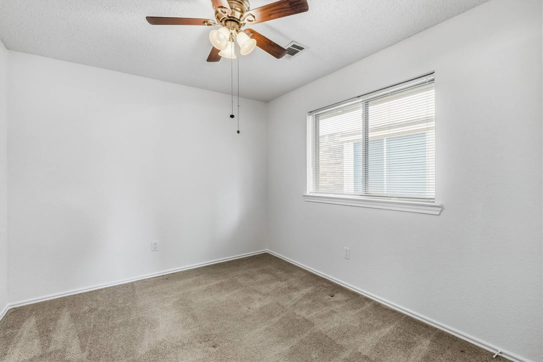 Single Family Residence For Sale in Denton County , 2031 Greenview Drive A, Carrollton, Texas 75010, 3 Bedroom, 2 Bathroom, 2 Garage spaces, 1,351 Sqft, built in 1991, mls#21398004, Real Estate Agent in Carrollton, Homes For Sale in Denton county, Homes For Sale in Carrollton, Realtor in Carrollton Texas, Real Estate Brokerage Independent Realty Texas, Luminita Cordes Realtor