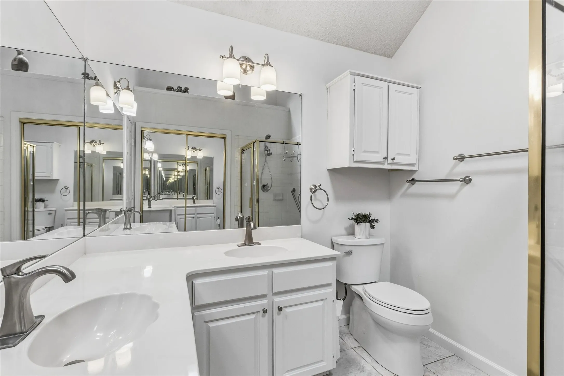 Single Family Residence For Sale in Denton County , 2031 Greenview Drive A, Carrollton, Texas 75010, 3 Bedroom, 2 Bathroom, 2 Garage spaces, 1,351 Sqft, built in 1991, mls#21398004, Real Estate Agent in Carrollton, Homes For Sale in Denton county, Homes For Sale in Carrollton, Realtor in Carrollton Texas, Real Estate Brokerage Independent Realty Texas, Luminita Cordes Realtor