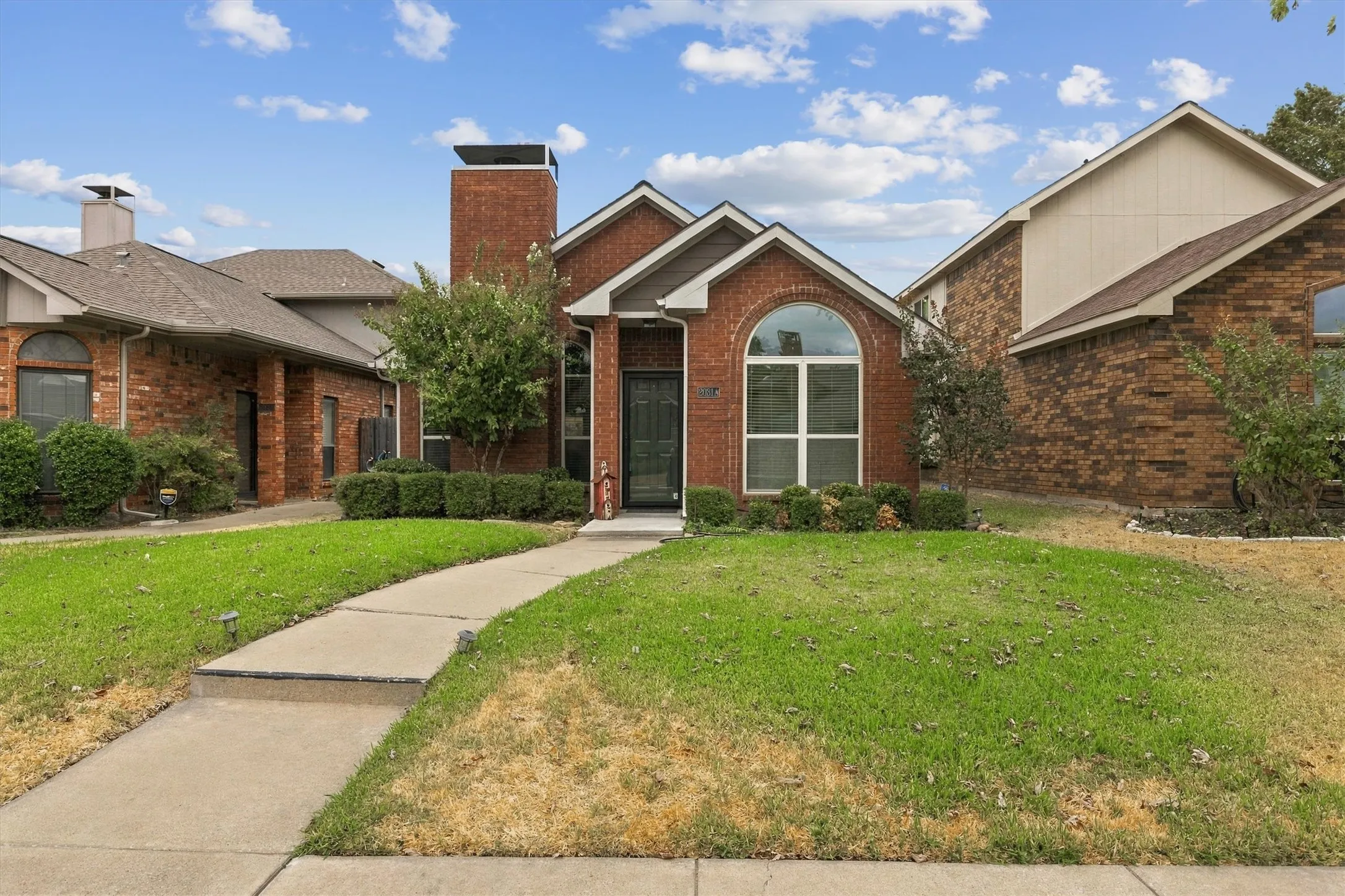 Single Family Residence For Sale in Denton County , 2031 Greenview Drive A, Carrollton, Texas 75010, 3 Bedroom, 2 Bathroom, 2 Garage spaces, 1,351 Sqft, built in 1991, mls#21398004, Real Estate Agent in Carrollton, Homes For Sale in Denton county, Homes For Sale in Carrollton, Realtor in Carrollton Texas, Real Estate Brokerage Independent Realty Texas, Luminita Cordes Realtor