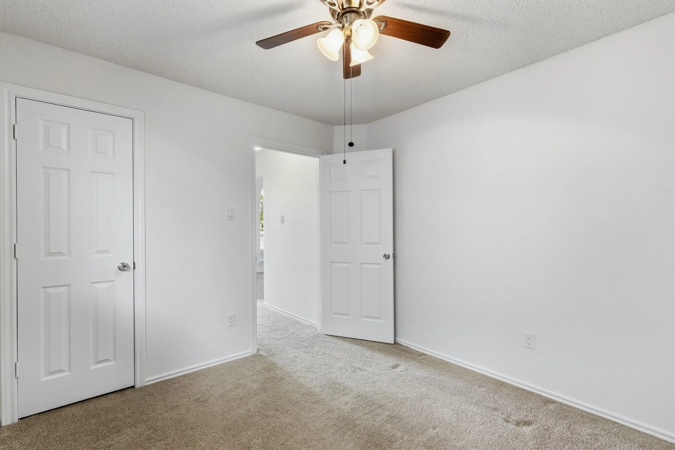 Single Family Residence For Sale in Denton County , 2031 Greenview Drive A, Carrollton, Texas 75010, 3 Bedroom, 2 Bathroom, 2 Garage spaces, 1,351 Sqft, built in 1991, mls#21398004, Real Estate Agent in Carrollton, Homes For Sale in Denton county, Homes For Sale in Carrollton, Realtor in Carrollton Texas, Real Estate Brokerage Independent Realty Texas, Luminita Cordes Realtor