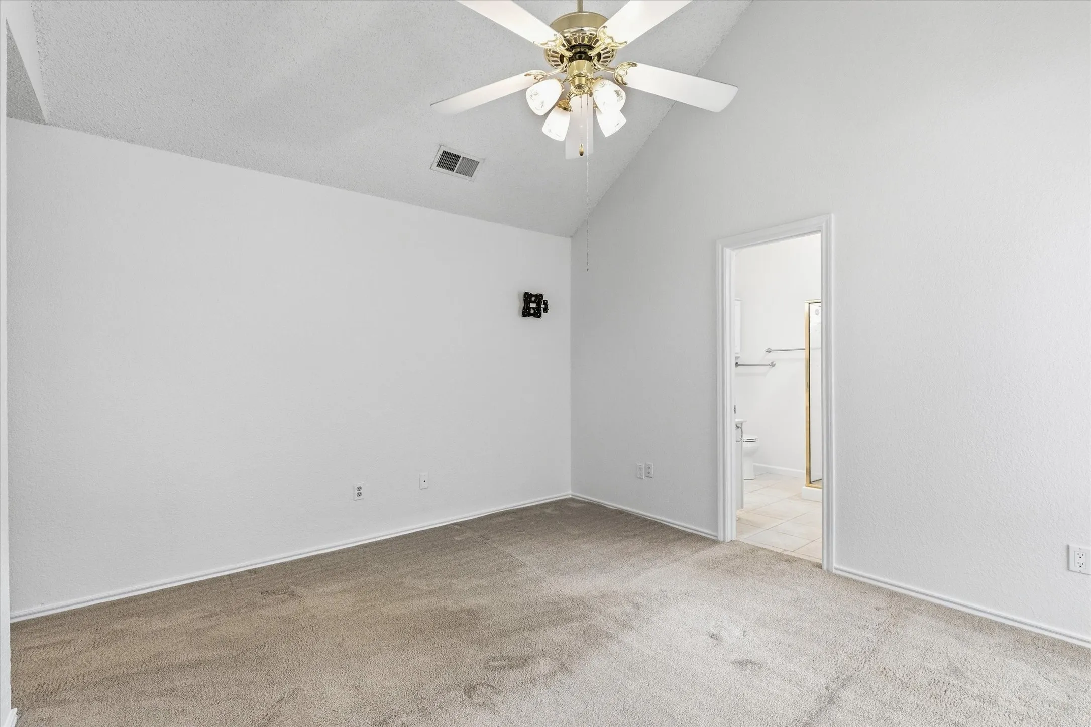 Single Family Residence For Sale in Denton County , 2031 Greenview Drive A, Carrollton, Texas 75010, 3 Bedroom, 2 Bathroom, 2 Garage spaces, 1,351 Sqft, built in 1991, mls#21398004, Real Estate Agent in Carrollton, Homes For Sale in Denton county, Homes For Sale in Carrollton, Realtor in Carrollton Texas, Real Estate Brokerage Independent Realty Texas, Luminita Cordes Realtor