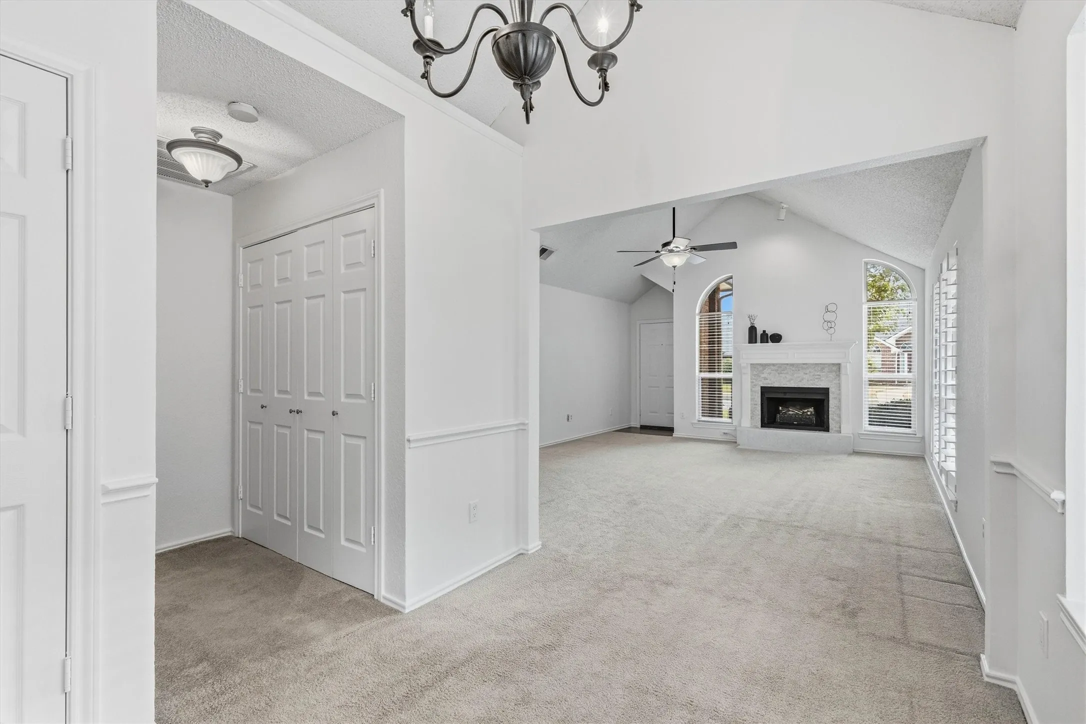 Single Family Residence For Sale in Denton County , 2031 Greenview Drive A, Carrollton, Texas 75010, 3 Bedroom, 2 Bathroom, 2 Garage spaces, 1,351 Sqft, built in 1991, mls#21398004, Real Estate Agent in Carrollton, Homes For Sale in Denton county, Homes For Sale in Carrollton, Realtor in Carrollton Texas, Real Estate Brokerage Independent Realty Texas, Luminita Cordes Realtor