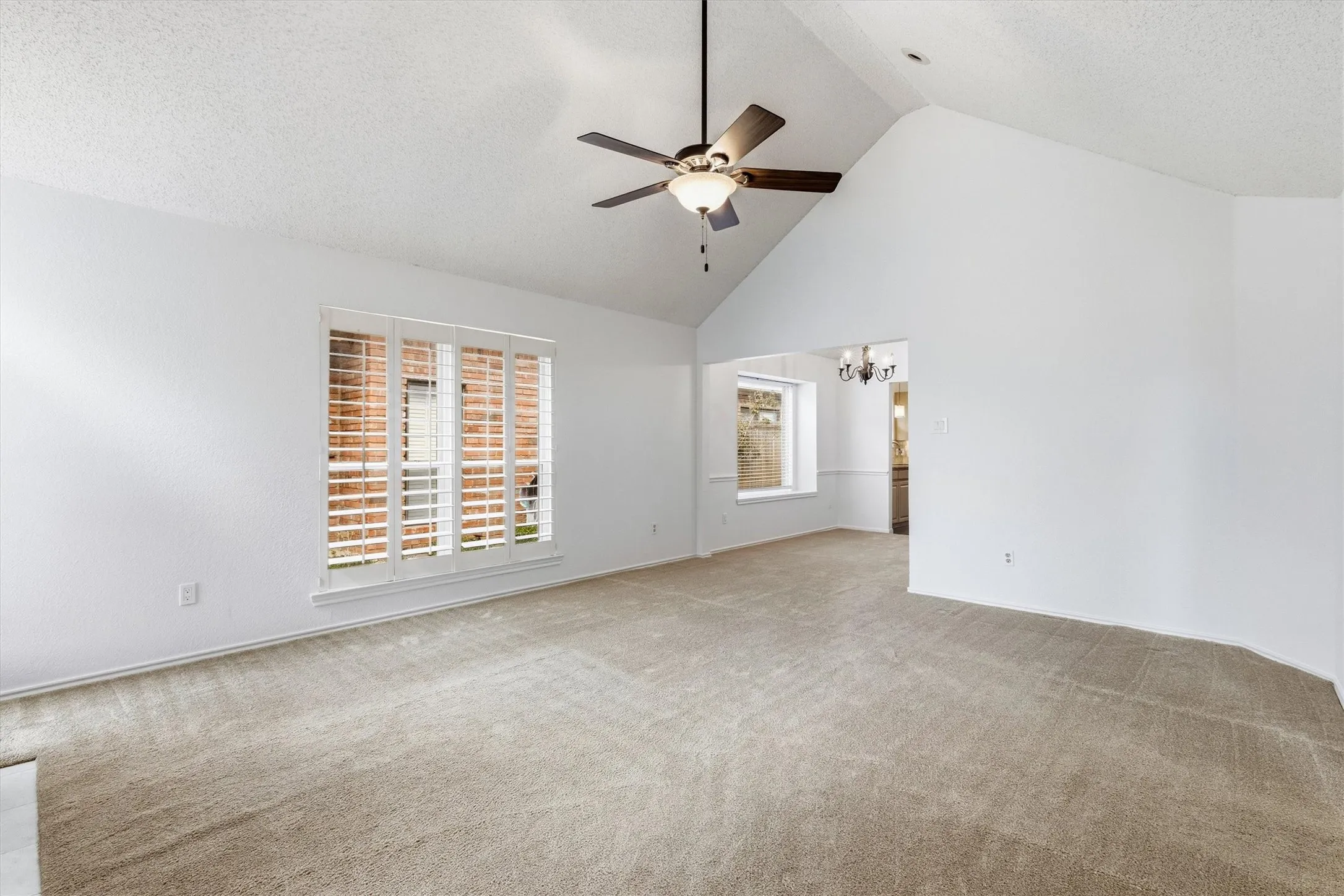 Single Family Residence For Sale in Denton County , 2031 Greenview Drive A, Carrollton, Texas 75010, 3 Bedroom, 2 Bathroom, 2 Garage spaces, 1,351 Sqft, built in 1991, mls#21398004, Real Estate Agent in Carrollton, Homes For Sale in Denton county, Homes For Sale in Carrollton, Realtor in Carrollton Texas, Real Estate Brokerage Independent Realty Texas, Luminita Cordes Realtor