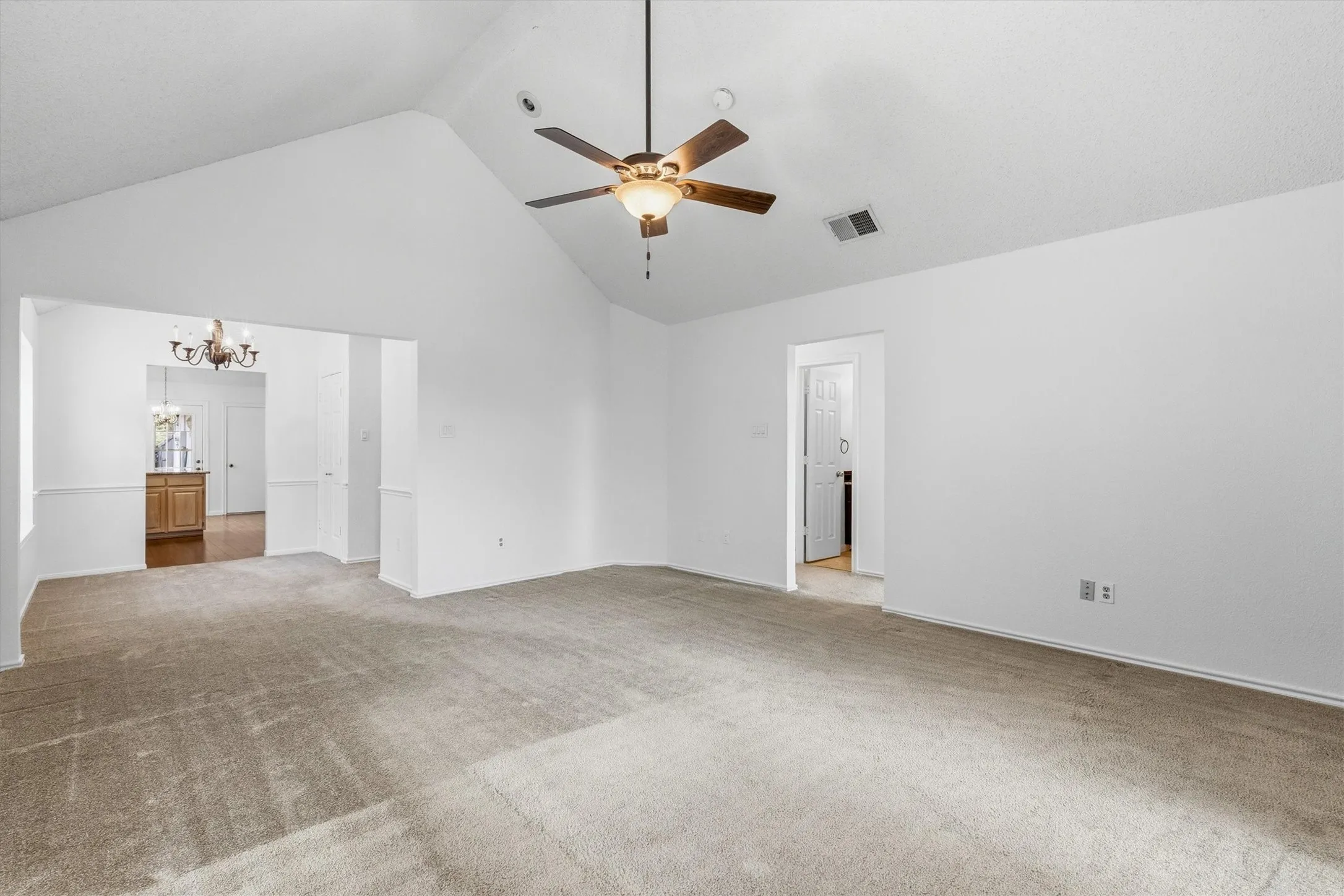 Single Family Residence For Sale in Denton County , 2031 Greenview Drive A, Carrollton, Texas 75010, 3 Bedroom, 2 Bathroom, 2 Garage spaces, 1,351 Sqft, built in 1991, mls#21398004, Real Estate Agent in Carrollton, Homes For Sale in Denton county, Homes For Sale in Carrollton, Realtor in Carrollton Texas, Real Estate Brokerage Independent Realty Texas, Luminita Cordes Realtor