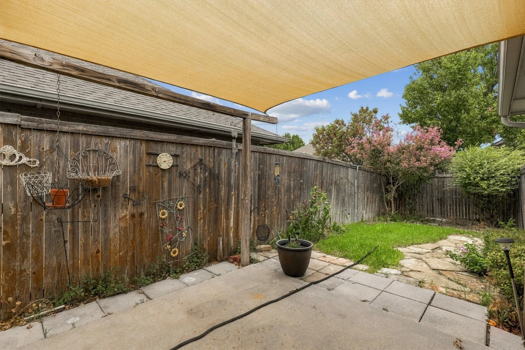 Single Family Residence For Sale in Denton County , 2031 Greenview Drive A, Carrollton, Texas 75010, 3 Bedroom, 2 Bathroom, 2 Garage spaces, 1,351 Sqft, built in 1991, mls#21398004, Real Estate Agent in Carrollton, Homes For Sale in Denton county, Homes For Sale in Carrollton, Realtor in Carrollton Texas, Real Estate Brokerage Independent Realty Texas, Luminita Cordes Realtor