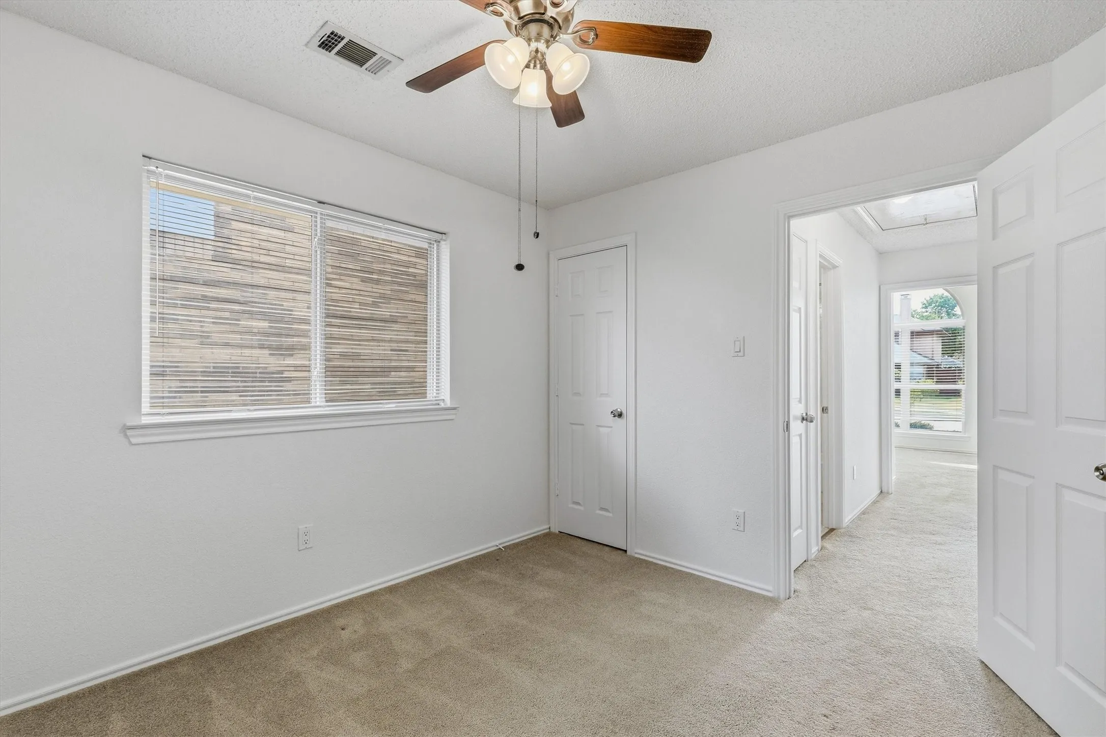 Single Family Residence For Sale in Denton County , 2031 Greenview Drive A, Carrollton, Texas 75010, 3 Bedroom, 2 Bathroom, 2 Garage spaces, 1,351 Sqft, built in 1991, mls#21398004, Real Estate Agent in Carrollton, Homes For Sale in Denton county, Homes For Sale in Carrollton, Realtor in Carrollton Texas, Real Estate Brokerage Independent Realty Texas, Luminita Cordes Realtor