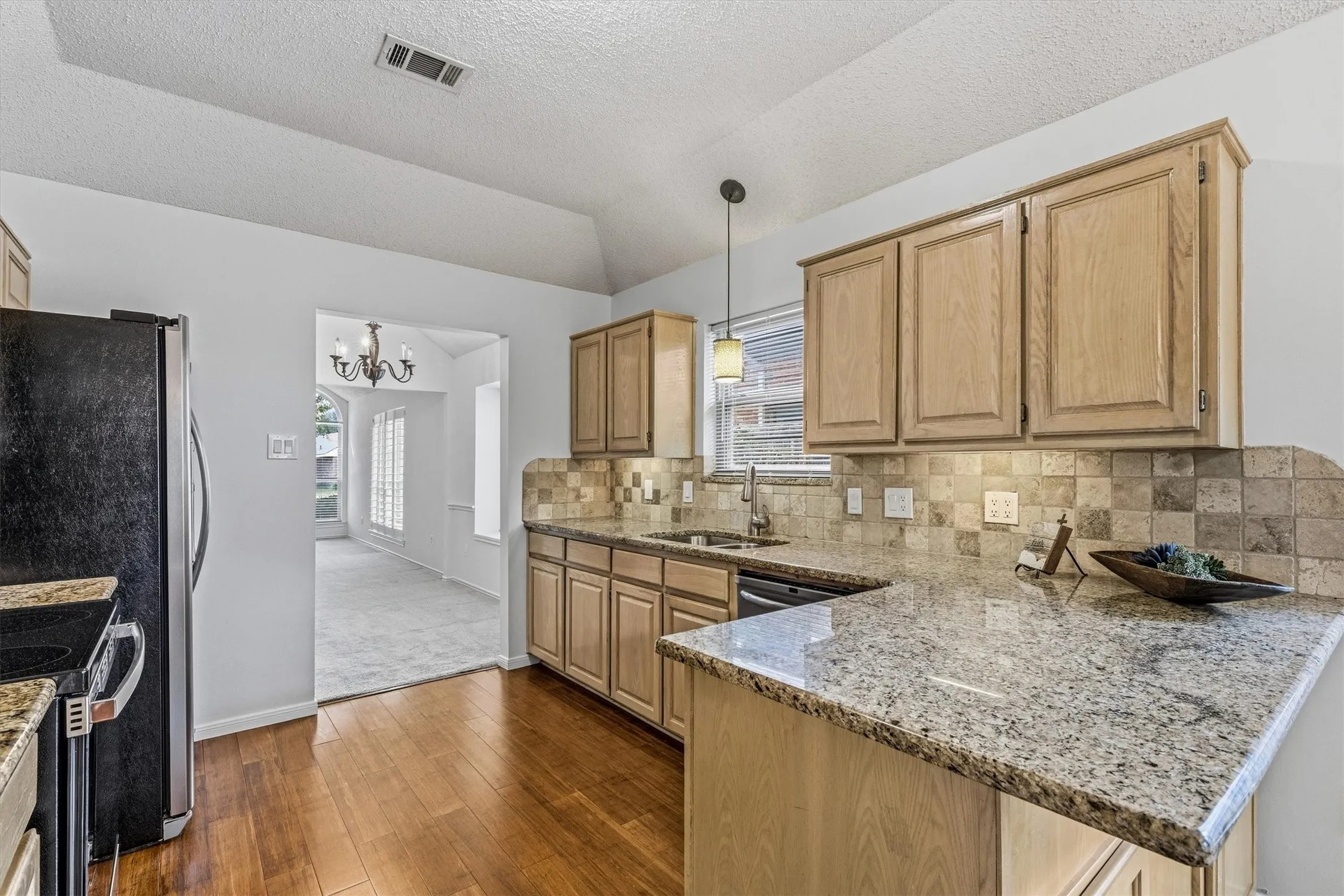 Single Family Residence For Sale in Denton County , 2031 Greenview Drive A, Carrollton, Texas 75010, 3 Bedroom, 2 Bathroom, 2 Garage spaces, 1,351 Sqft, built in 1991, mls#21398004, Real Estate Agent in Carrollton, Homes For Sale in Denton county, Homes For Sale in Carrollton, Realtor in Carrollton Texas, Real Estate Brokerage Independent Realty Texas, Luminita Cordes Realtor