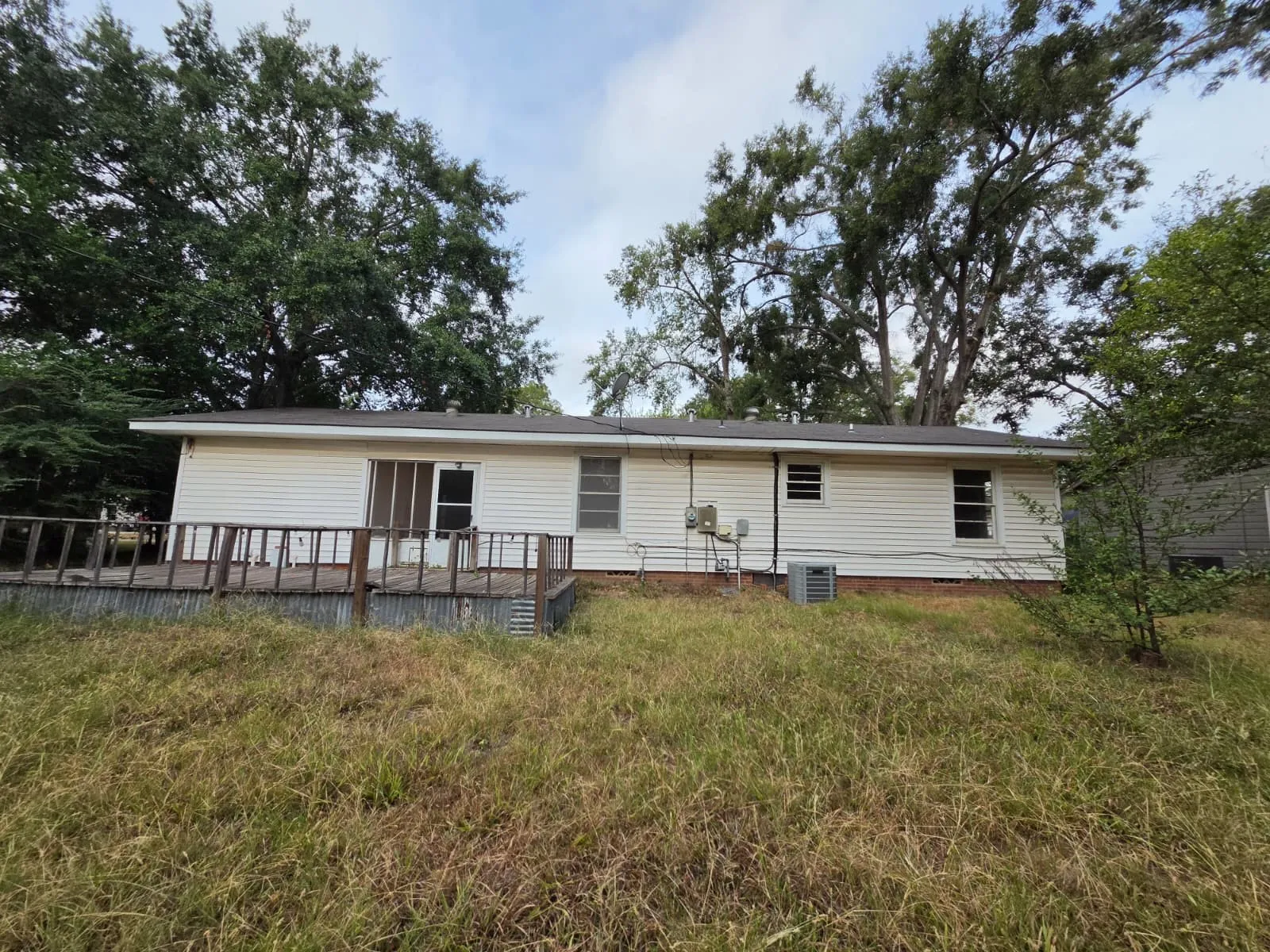 Single Family Residence For Sale in Upshur County , 1007 N Montgomery Street, Gilmer, Texas 75644, 2 Bedroom, 1 Bathroom, Garage spaces, 1,140 Sqft, built in 1950, mls#21400353, Real Estate Agent in Gilmer, Homes For Sale in Upshur county, Homes For Sale in Gilmer, Realtor in Gilmer Texas, Real Estate Brokerage Independent Realty Texas, Luminita Cordes Realtor