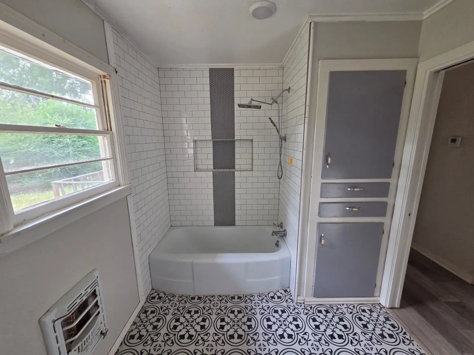 Single Family Residence For Sale in Upshur County , 1007 N Montgomery Street, Gilmer, Texas 75644, 2 Bedroom, 1 Bathroom, Garage spaces, 1,140 Sqft, built in 1950, mls#21400353, Real Estate Agent in Gilmer, Homes For Sale in Upshur county, Homes For Sale in Gilmer, Realtor in Gilmer Texas, Real Estate Brokerage Independent Realty Texas, Luminita Cordes Realtor