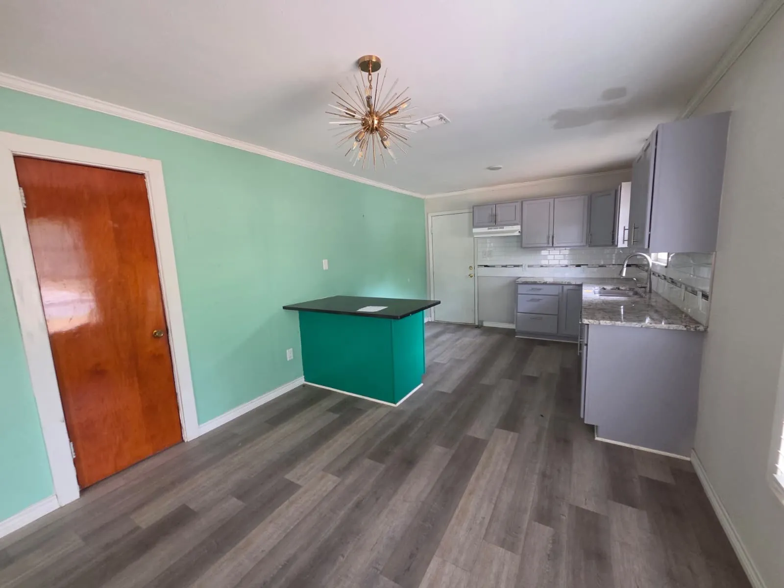 Single Family Residence For Sale in Upshur County , 1007 N Montgomery Street, Gilmer, Texas 75644, 2 Bedroom, 1 Bathroom, Garage spaces, 1,140 Sqft, built in 1950, mls#21400353, Real Estate Agent in Gilmer, Homes For Sale in Upshur county, Homes For Sale in Gilmer, Realtor in Gilmer Texas, Real Estate Brokerage Independent Realty Texas, Luminita Cordes Realtor