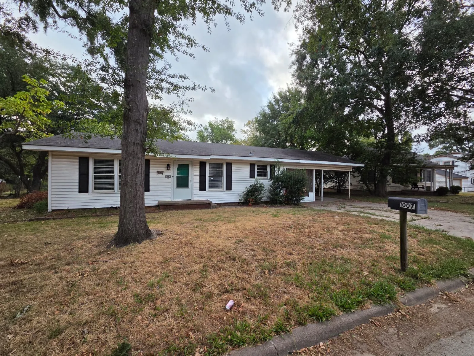 Single Family Residence For Sale in Upshur County , 1007 N Montgomery Street, Gilmer, Texas 75644, 2 Bedroom, 1 Bathroom, Garage spaces, 1,140 Sqft, built in 1950, mls#21400353, Real Estate Agent in Gilmer, Homes For Sale in Upshur county, Homes For Sale in Gilmer, Realtor in Gilmer Texas, Real Estate Brokerage Independent Realty Texas, Luminita Cordes Realtor