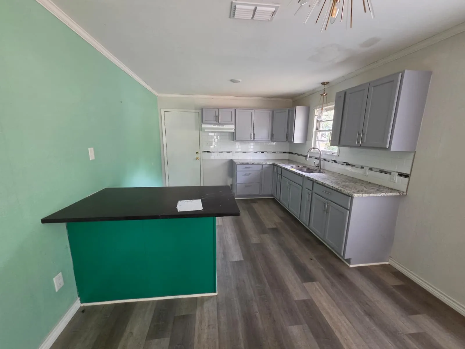Single Family Residence For Sale in Upshur County , 1007 N Montgomery Street, Gilmer, Texas 75644, 2 Bedroom, 1 Bathroom, Garage spaces, 1,140 Sqft, built in 1950, mls#21400353, Real Estate Agent in Gilmer, Homes For Sale in Upshur county, Homes For Sale in Gilmer, Realtor in Gilmer Texas, Real Estate Brokerage Independent Realty Texas, Luminita Cordes Realtor