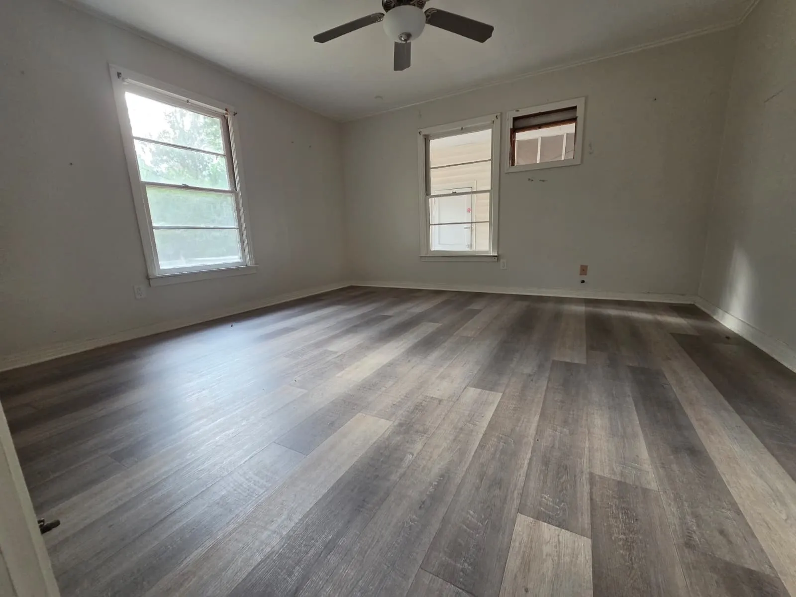Single Family Residence For Sale in Upshur County , 1007 N Montgomery Street, Gilmer, Texas 75644, 2 Bedroom, 1 Bathroom, Garage spaces, 1,140 Sqft, built in 1950, mls#21400353, Real Estate Agent in Gilmer, Homes For Sale in Upshur county, Homes For Sale in Gilmer, Realtor in Gilmer Texas, Real Estate Brokerage Independent Realty Texas, Luminita Cordes Realtor
