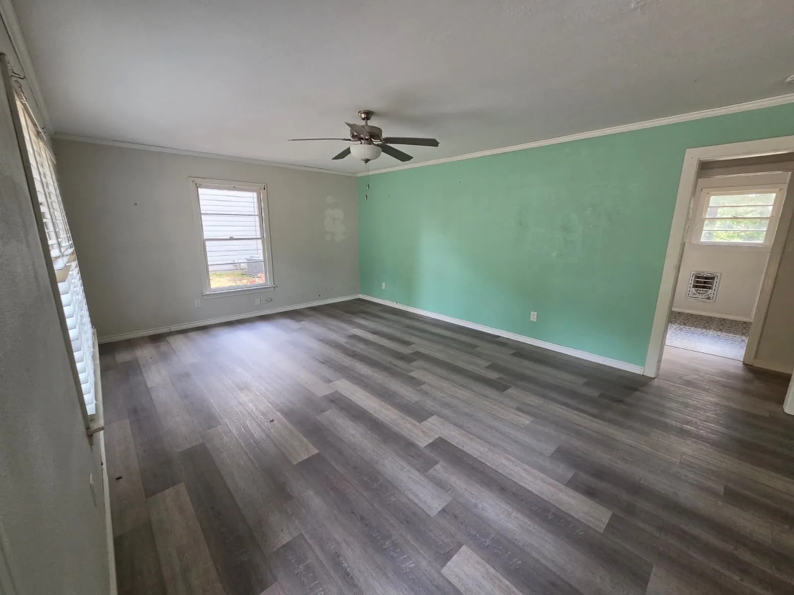 Single Family Residence For Sale in Upshur County , 1007 N Montgomery Street, Gilmer, Texas 75644, 2 Bedroom, 1 Bathroom, Garage spaces, 1,140 Sqft, built in 1950, mls#21400353, Real Estate Agent in Gilmer, Homes For Sale in Upshur county, Homes For Sale in Gilmer, Realtor in Gilmer Texas, Real Estate Brokerage Independent Realty Texas, Luminita Cordes Realtor