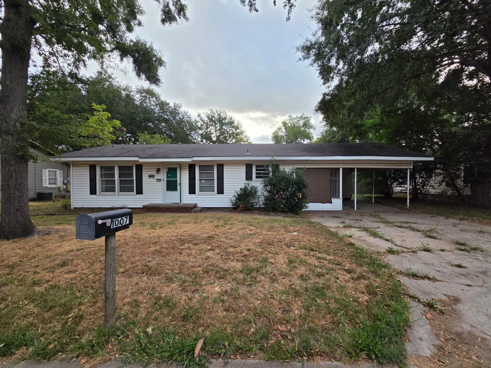 Single Family Residence For Sale in Upshur County , 1007 N Montgomery Street, Gilmer, Texas 75644, 2 Bedroom, 1 Bathroom, Garage spaces, 1,140 Sqft, built in 1950, mls#21400353, Real Estate Agent in Gilmer, Homes For Sale in Upshur county, Homes For Sale in Gilmer, Realtor in Gilmer Texas, Real Estate Brokerage Independent Realty Texas, Luminita Cordes Realtor