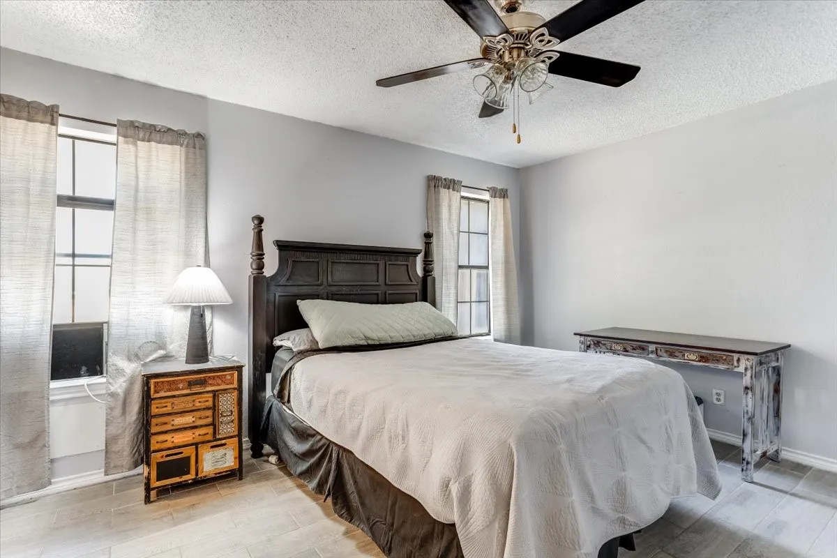 Single Family Residence For Sale in Ellis County , 3211 Bluegrass Drive, Midlothian, Texas 76065, 4 Bedroom, 2 Bathroom, 2 Garage spaces, 1,643 Sqft, built in 1983, mls#21399194, Real Estate Agent in Midlothian, Homes For Sale in Ellis county, Homes For Sale in Midlothian, Realtor in Midlothian Texas, Real Estate Brokerage Independent Realty Texas, Luminita Cordes Realtor