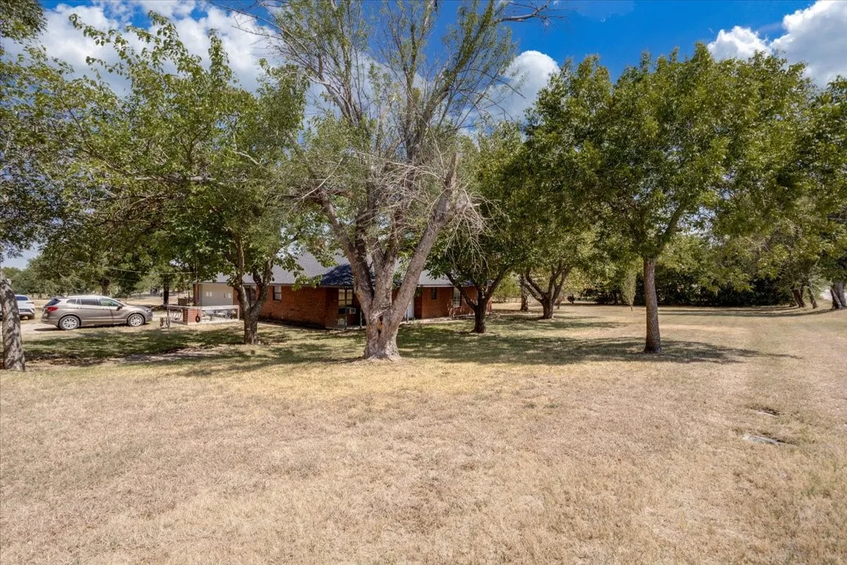 Single Family Residence For Sale in Ellis County , 3211 Bluegrass Drive, Midlothian, Texas 76065, 4 Bedroom, 2 Bathroom, 2 Garage spaces, 1,643 Sqft, built in 1983, mls#21399194, Real Estate Agent in Midlothian, Homes For Sale in Ellis county, Homes For Sale in Midlothian, Realtor in Midlothian Texas, Real Estate Brokerage Independent Realty Texas, Luminita Cordes Realtor