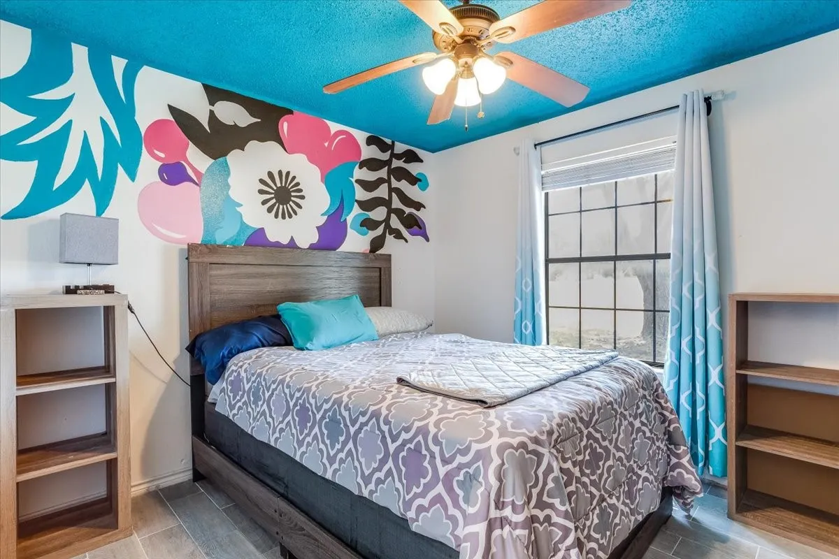 Single Family Residence For Sale in Ellis County , 3211 Bluegrass Drive, Midlothian, Texas 76065, 4 Bedroom, 2 Bathroom, 2 Garage spaces, 1,643 Sqft, built in 1983, mls#21399194, Real Estate Agent in Midlothian, Homes For Sale in Ellis county, Homes For Sale in Midlothian, Realtor in Midlothian Texas, Real Estate Brokerage Independent Realty Texas, Luminita Cordes Realtor