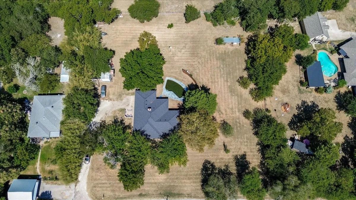 Single Family Residence For Sale in Ellis County , 3211 Bluegrass Drive, Midlothian, Texas 76065, 4 Bedroom, 2 Bathroom, 2 Garage spaces, 1,643 Sqft, built in 1983, mls#21399194, Real Estate Agent in Midlothian, Homes For Sale in Ellis county, Homes For Sale in Midlothian, Realtor in Midlothian Texas, Real Estate Brokerage Independent Realty Texas, Luminita Cordes Realtor