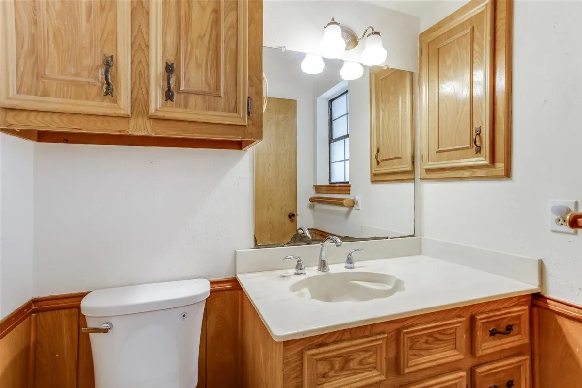 Single Family Residence For Sale in Ellis County , 3211 Bluegrass Drive, Midlothian, Texas 76065, 4 Bedroom, 2 Bathroom, 2 Garage spaces, 1,643 Sqft, built in 1983, mls#21399194, Real Estate Agent in Midlothian, Homes For Sale in Ellis county, Homes For Sale in Midlothian, Realtor in Midlothian Texas, Real Estate Brokerage Independent Realty Texas, Luminita Cordes Realtor