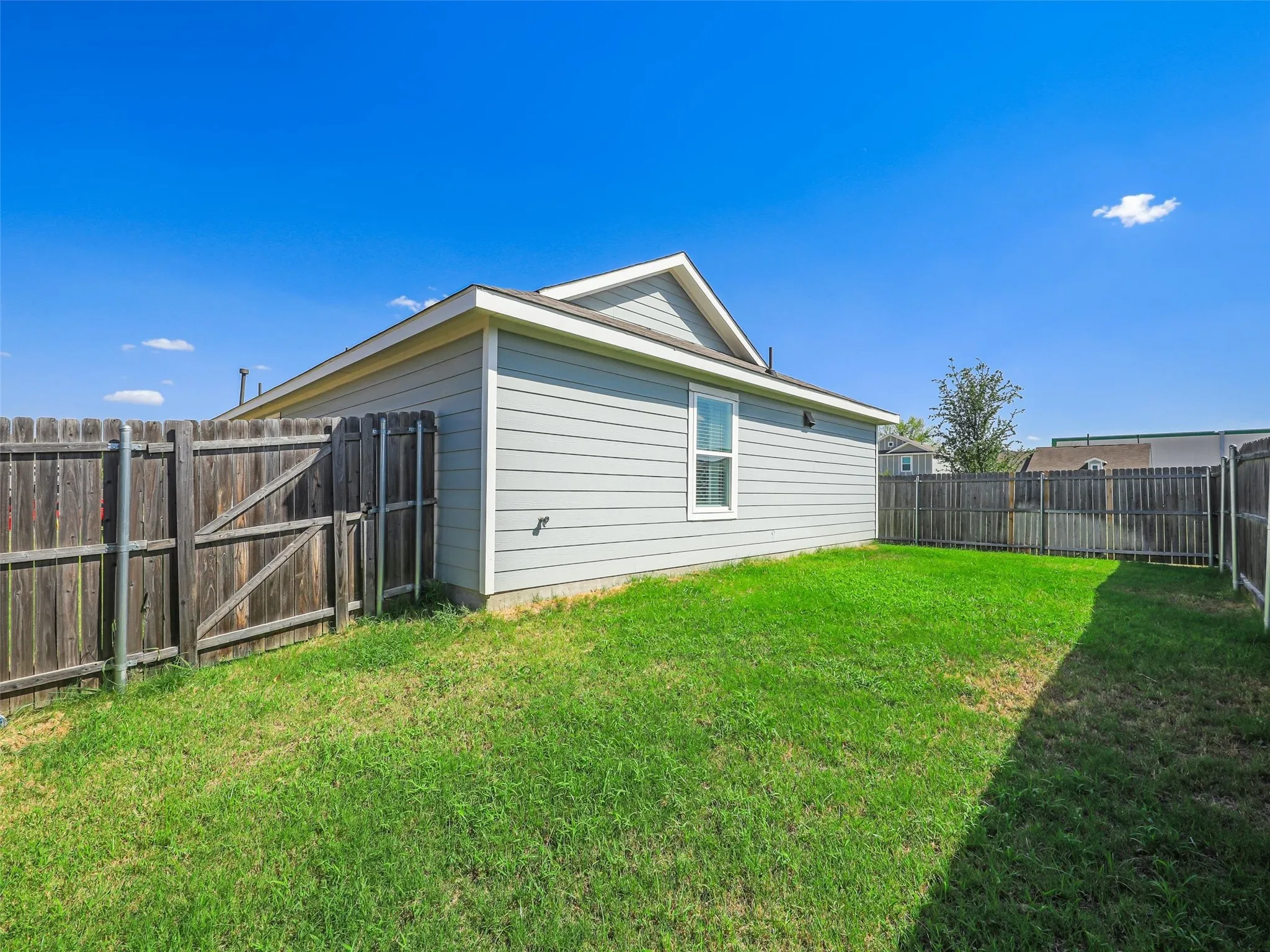 Single Family Residence For Sale in Tarrant County , 2932 Dora Drive, Fort Worth, Texas 76119, 3 Bedroom, 2 Bathroom, 2 Garage spaces, 1,276 Sqft, built in 2023, mls#21398278, Real Estate Agent in Fort Worth, Homes For Sale in Tarrant county, Homes For Sale in Fort Worth, Realtor in Fort Worth Texas, Real Estate Brokerage Independent Realty Texas, Luminita Cordes Realtor