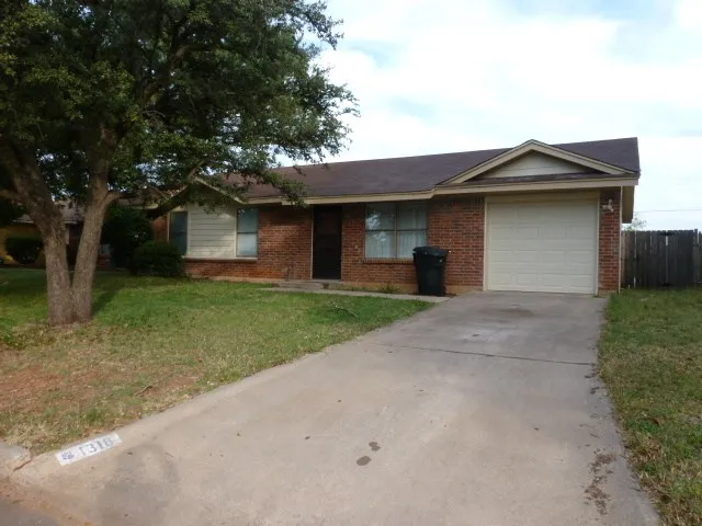 Single Family Residence For Rent in Taylor County , 1318 BAYLOR, Abilene, Texas 79602, 3 Bedroom, 1 Bathroom, 1 Garage spaces, 888 Sqft, built in 1983, mls#21400808, Real Estate Agent in Abilene, Homes For Rent in Taylor county, Homes For Rent in Abilene, Realtor in Abilene Texas, Real Estate Brokerage Independent Realty Texas, Luminita Cordes Realtor