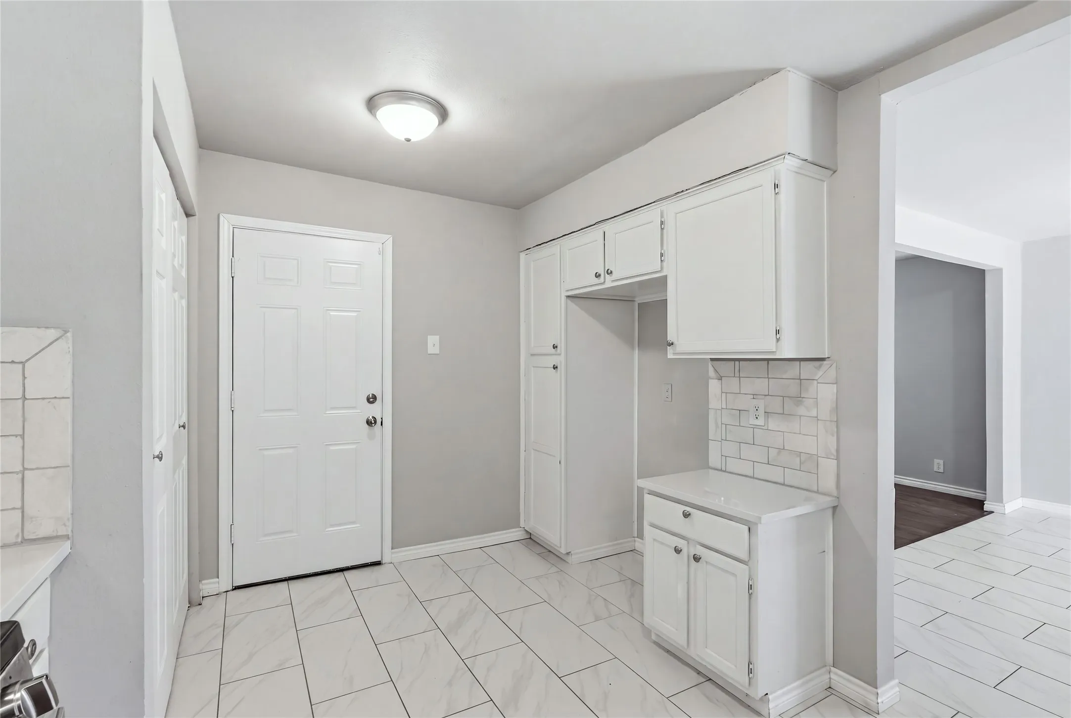 Single Family Residence For Sale in Tarrant County , 2114 Brookshire Street, Arlington, Texas 76010, 3 Bedroom, 2 Bathroom, 1 Garage spaces, 1,173 Sqft, built in 1959, mls#21400800, Real Estate Agent in Arlington, Homes For Sale in Tarrant county, Homes For Sale in Arlington, Realtor in Arlington Texas, Real Estate Brokerage Independent Realty Texas, Luminita Cordes Realtor