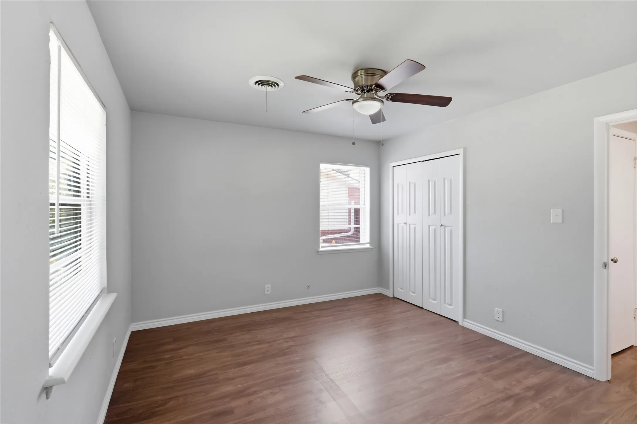 Single Family Residence For Sale in Tarrant County , 2114 Brookshire Street, Arlington, Texas 76010, 3 Bedroom, 2 Bathroom, 1 Garage spaces, 1,173 Sqft, built in 1959, mls#21400800, Real Estate Agent in Arlington, Homes For Sale in Tarrant county, Homes For Sale in Arlington, Realtor in Arlington Texas, Real Estate Brokerage Independent Realty Texas, Luminita Cordes Realtor