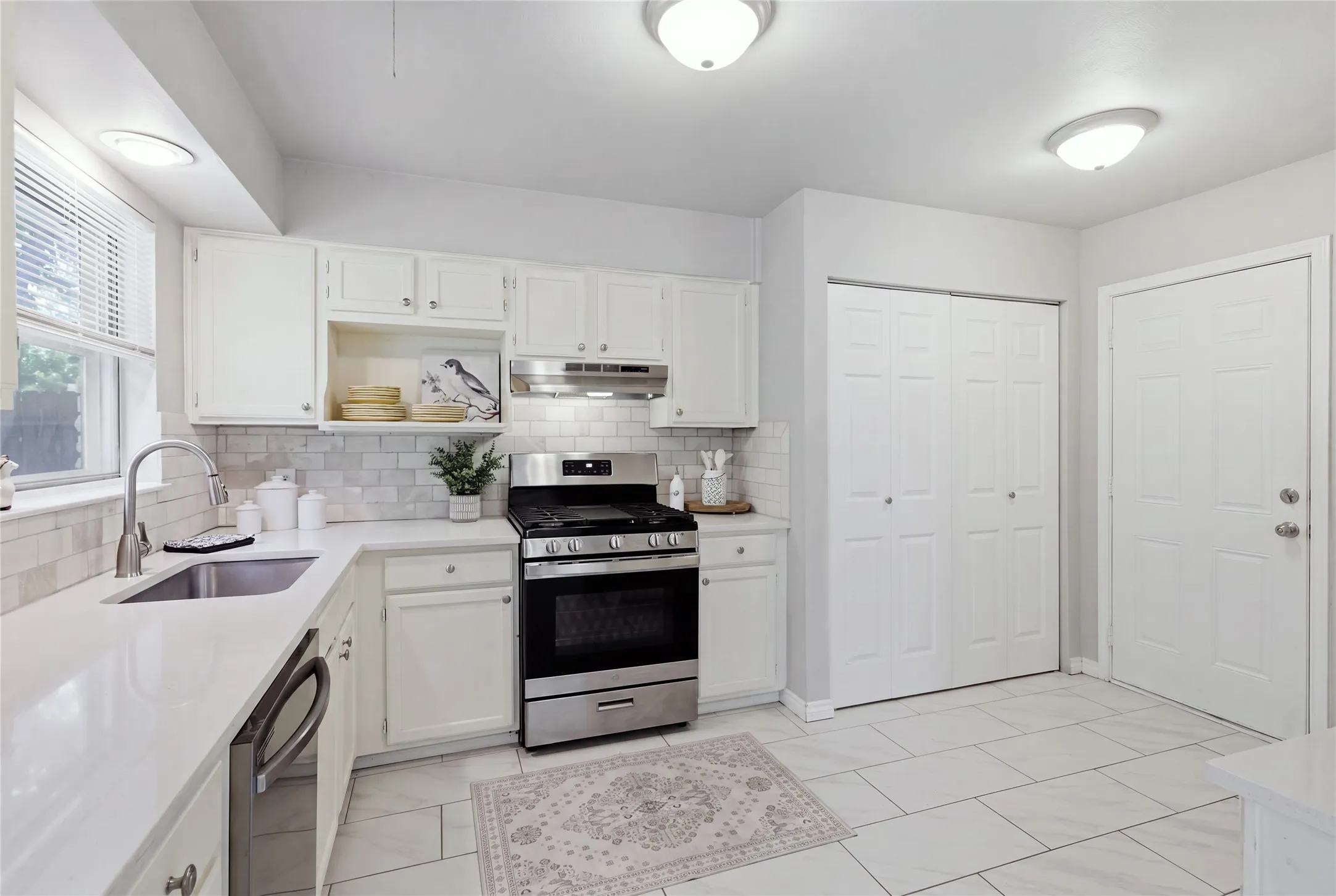 Single Family Residence For Sale in Tarrant County , 2114 Brookshire Street, Arlington, Texas 76010, 3 Bedroom, 2 Bathroom, 1 Garage spaces, 1,173 Sqft, built in 1959, mls#21400800, Real Estate Agent in Arlington, Homes For Sale in Tarrant county, Homes For Sale in Arlington, Realtor in Arlington Texas, Real Estate Brokerage Independent Realty Texas, Luminita Cordes Realtor