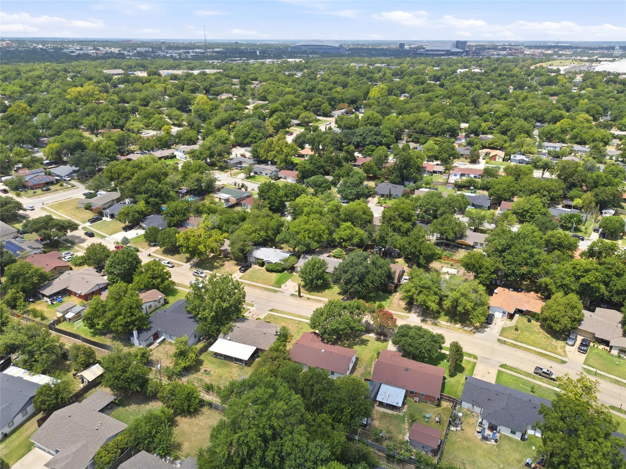 Single Family Residence For Sale in Tarrant County , 2114 Brookshire Street, Arlington, Texas 76010, 3 Bedroom, 2 Bathroom, 1 Garage spaces, 1,173 Sqft, built in 1959, mls#21400800, Real Estate Agent in Arlington, Homes For Sale in Tarrant county, Homes For Sale in Arlington, Realtor in Arlington Texas, Real Estate Brokerage Independent Realty Texas, Luminita Cordes Realtor