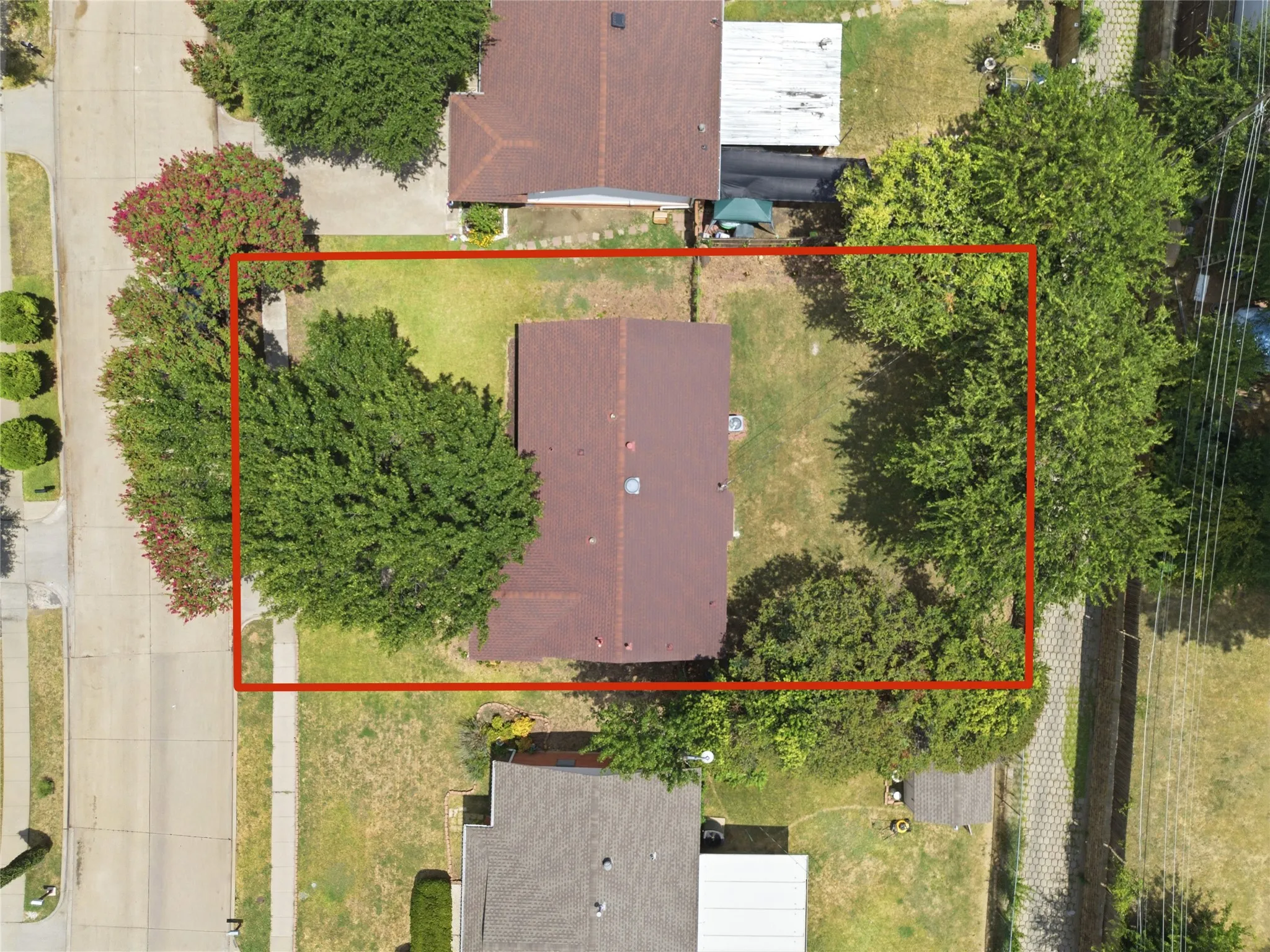 Single Family Residence For Sale in Tarrant County , 2114 Brookshire Street, Arlington, Texas 76010, 3 Bedroom, 2 Bathroom, 1 Garage spaces, 1,173 Sqft, built in 1959, mls#21400800, Real Estate Agent in Arlington, Homes For Sale in Tarrant county, Homes For Sale in Arlington, Realtor in Arlington Texas, Real Estate Brokerage Independent Realty Texas, Luminita Cordes Realtor