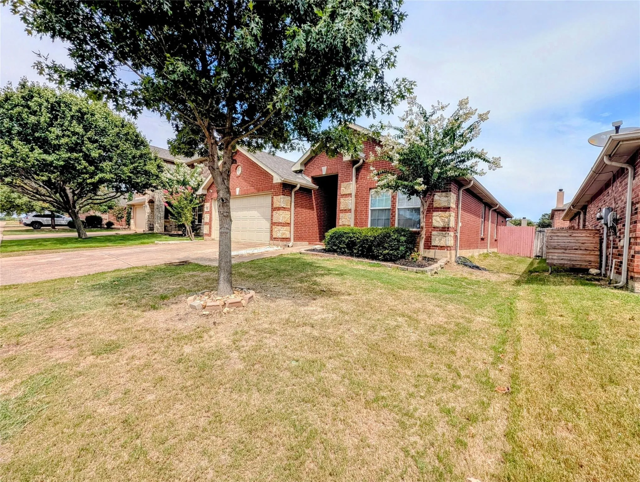 Single Family Residence For Rent in Tarrant County , 2221 Cavalry Drive, Fort Worth, Texas 76177, 3 Bedroom, 2 Bathroom, 2 Garage spaces, 1,647 Sqft, built in 2008, mls#21400811, Real Estate Agent in Fort Worth, Homes For Rent in Tarrant county, Homes For Rent in Fort Worth, Realtor in Fort Worth Texas, Real Estate Brokerage Independent Realty Texas, Luminita Cordes Realtor