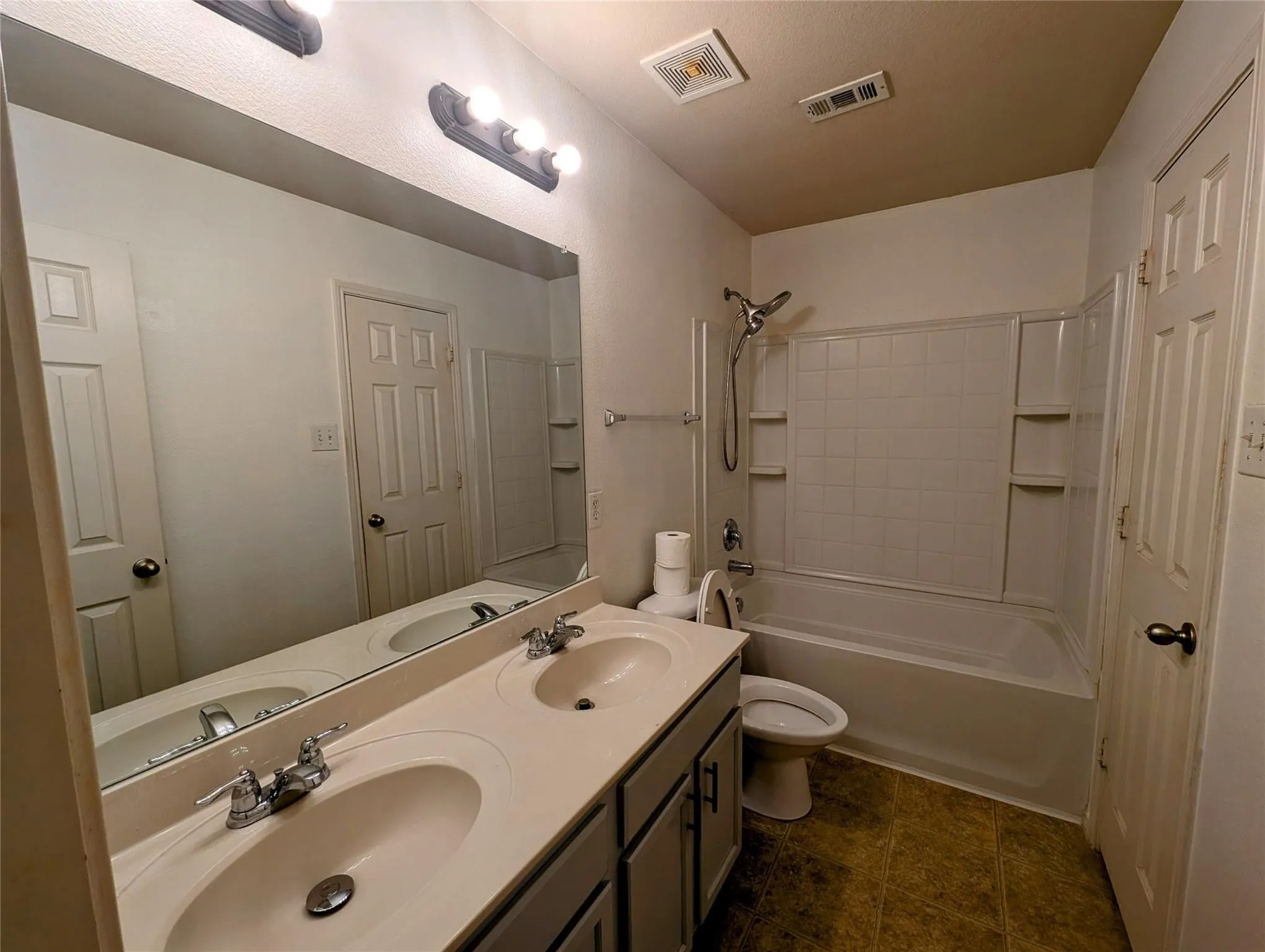 Single Family Residence For Rent in Tarrant County , 2221 Cavalry Drive, Fort Worth, Texas 76177, 3 Bedroom, 2 Bathroom, 2 Garage spaces, 1,647 Sqft, built in 2008, mls#21400811, Real Estate Agent in Fort Worth, Homes For Rent in Tarrant county, Homes For Rent in Fort Worth, Realtor in Fort Worth Texas, Real Estate Brokerage Independent Realty Texas, Luminita Cordes Realtor