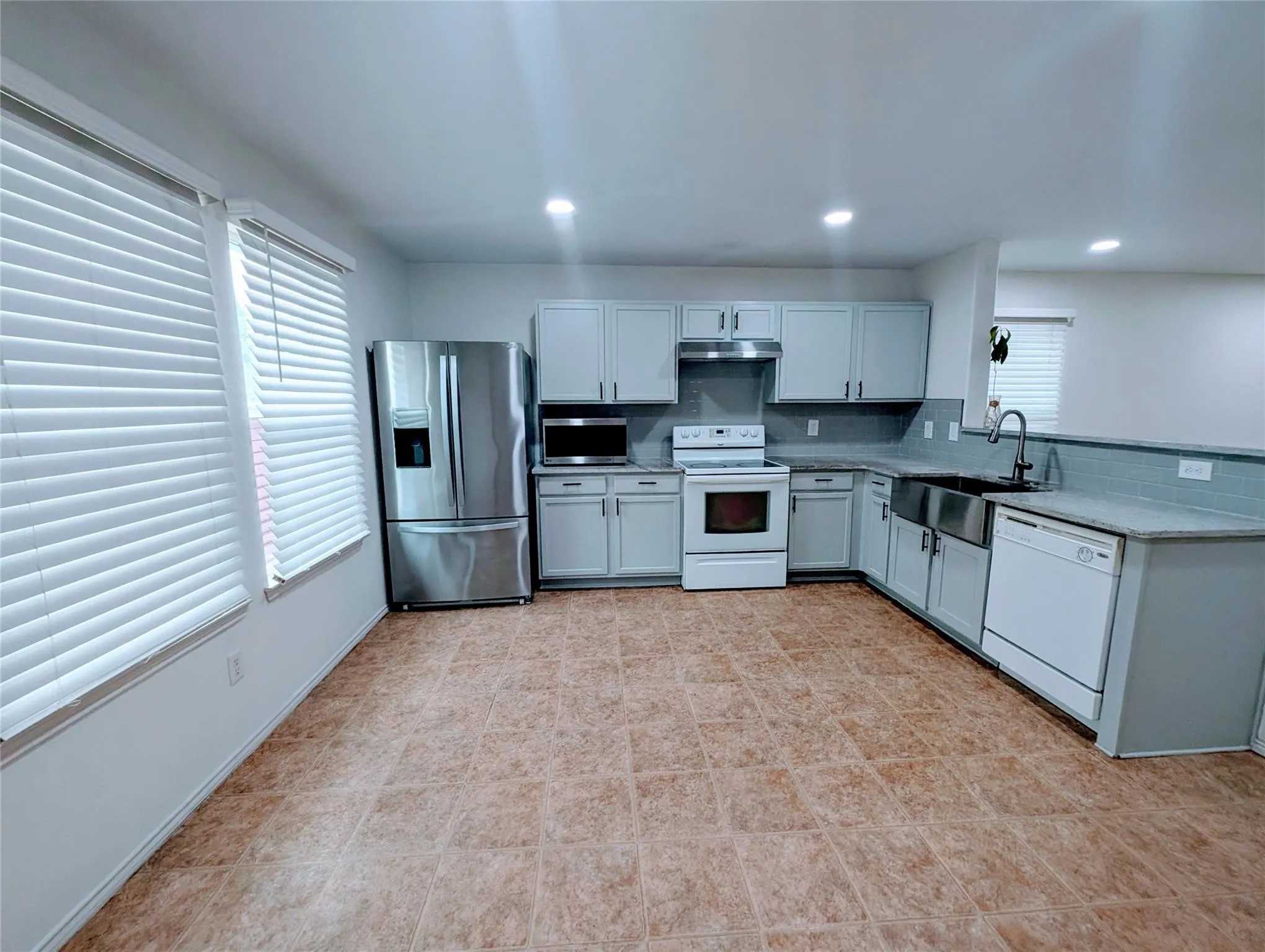Single Family Residence For Rent in Tarrant County , 2221 Cavalry Drive, Fort Worth, Texas 76177, 3 Bedroom, 2 Bathroom, 2 Garage spaces, 1,647 Sqft, built in 2008, mls#21400811, Real Estate Agent in Fort Worth, Homes For Rent in Tarrant county, Homes For Rent in Fort Worth, Realtor in Fort Worth Texas, Real Estate Brokerage Independent Realty Texas, Luminita Cordes Realtor