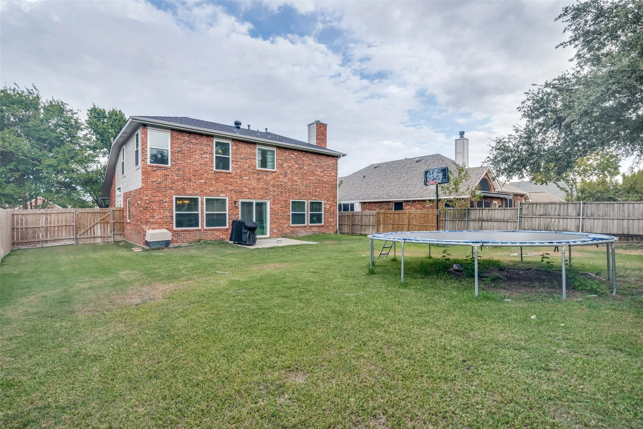 Single Family Residence For Sale in Collin County , 7321 Vista Ridge Lane, Sachse, Texas 75048, 4 Bedroom, 3 Bathroom, 2 Garage spaces, 2,107 Sqft, built in 1999, mls#21400814, Real Estate Agent in Sachse, Homes For Sale in Collin county, Homes For Sale in Sachse, Realtor in Sachse Texas, Real Estate Brokerage Independent Realty Texas, Luminita Cordes Realtor
