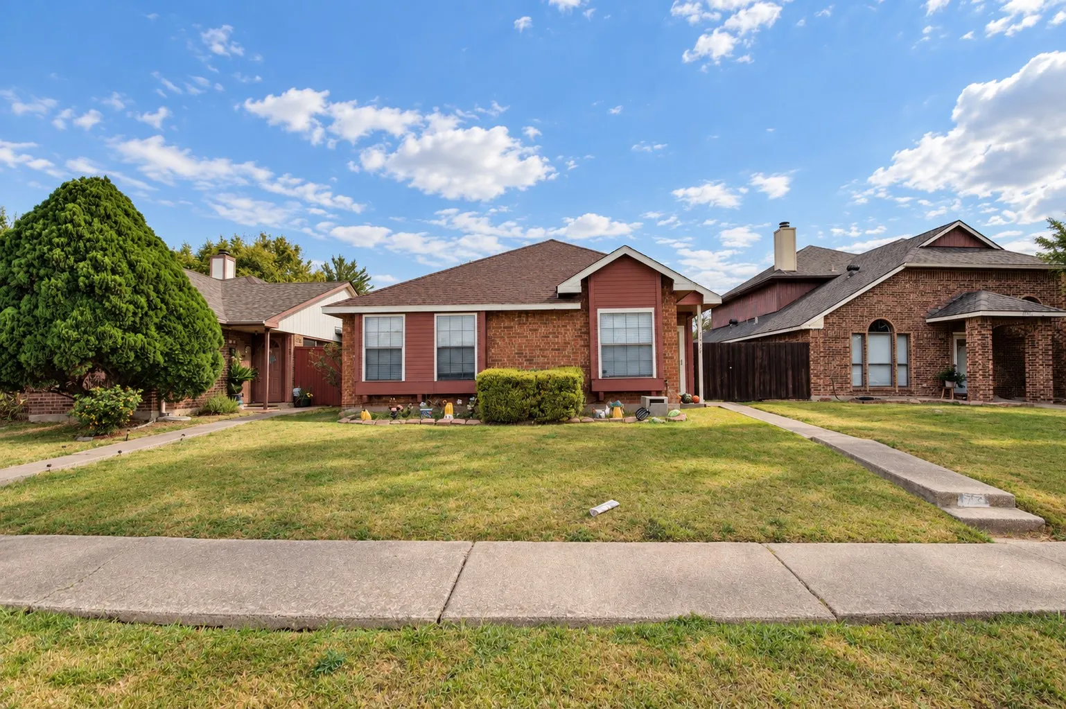 Single Family Residence For Sale in Dallas County , 1733 Wheatfield Drive, Mesquite, Texas 75149, 3 Bedroom, 2 Bathroom, 2 Garage spaces, 1,397 Sqft, built in 1985, mls#21399369, Real Estate Agent in Mesquite, Homes For Sale in Dallas county, Homes For Sale in Mesquite, Realtor in Mesquite Texas, Real Estate Brokerage Independent Realty Texas, Luminita Cordes Realtor